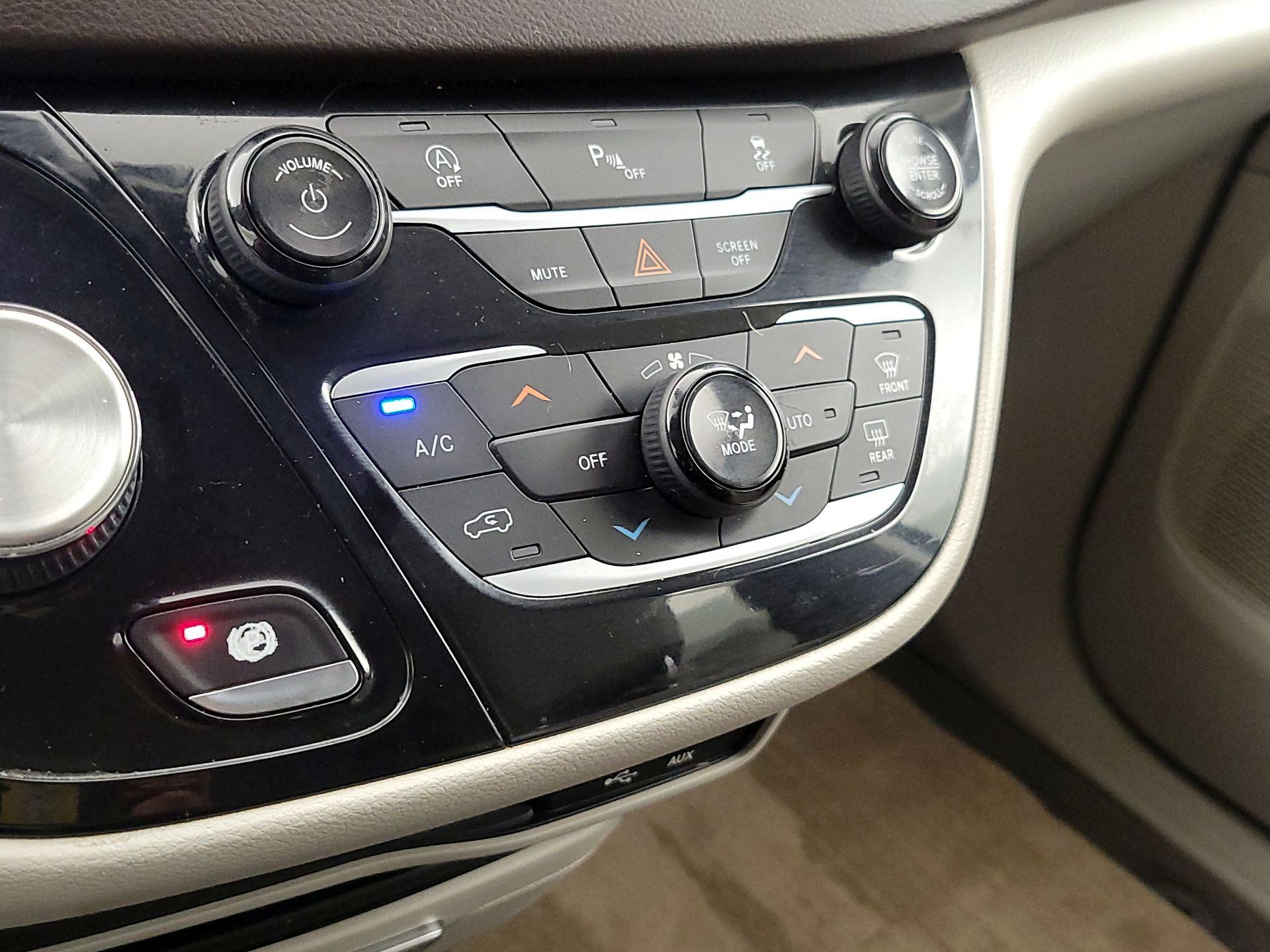 Thumbnail: 2018 Chrysler Pacifica - 17