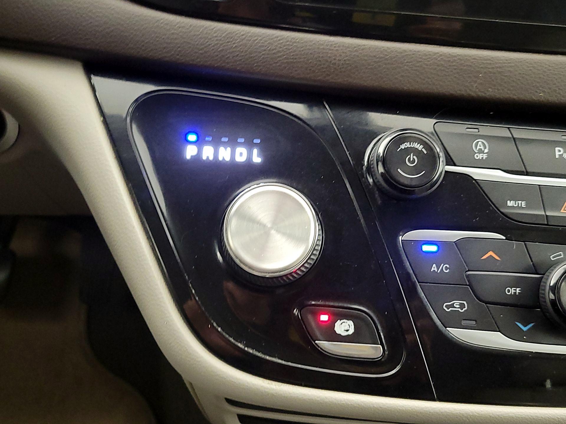 Thumbnail: 2018 Chrysler Pacifica - 18