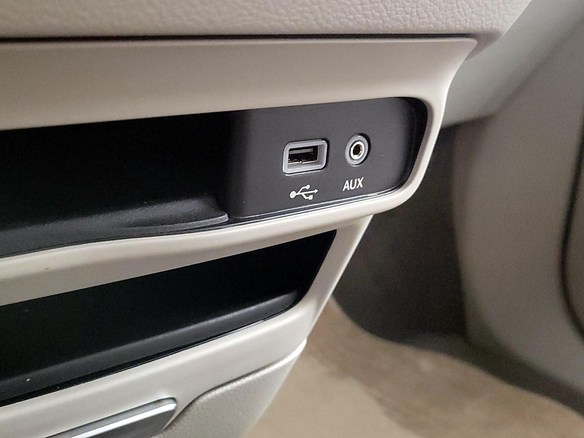 Thumbnail: 2018 Chrysler Pacifica - 19