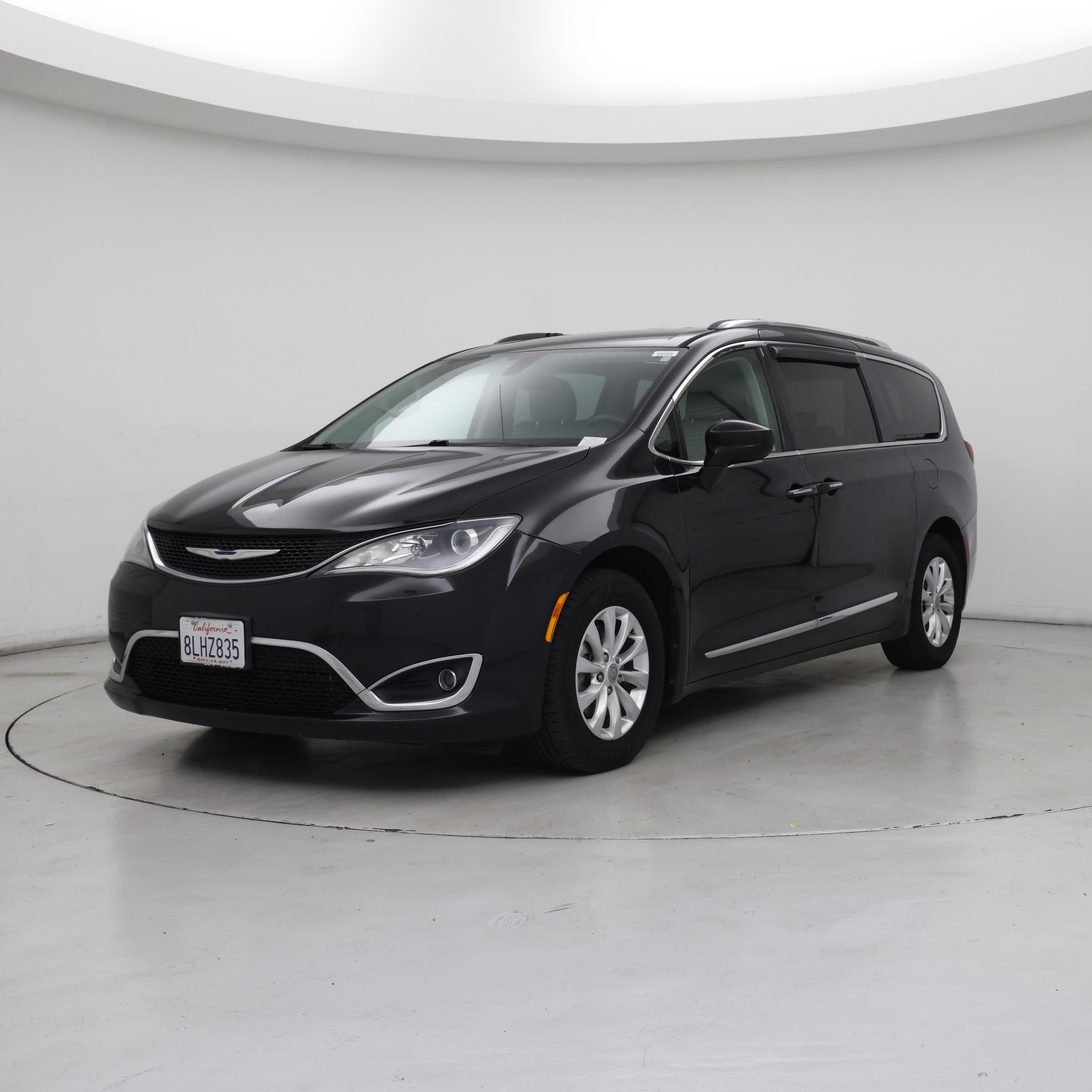 Thumbnail: 2018 Chrysler Pacifica - 4
