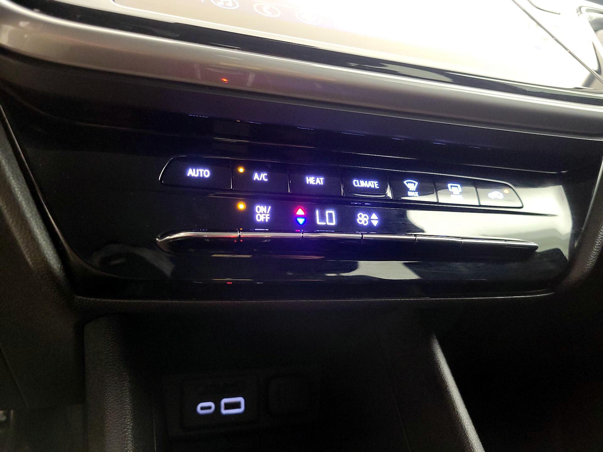 Thumbnail: 2022 Chevrolet Bolt EUV - 16