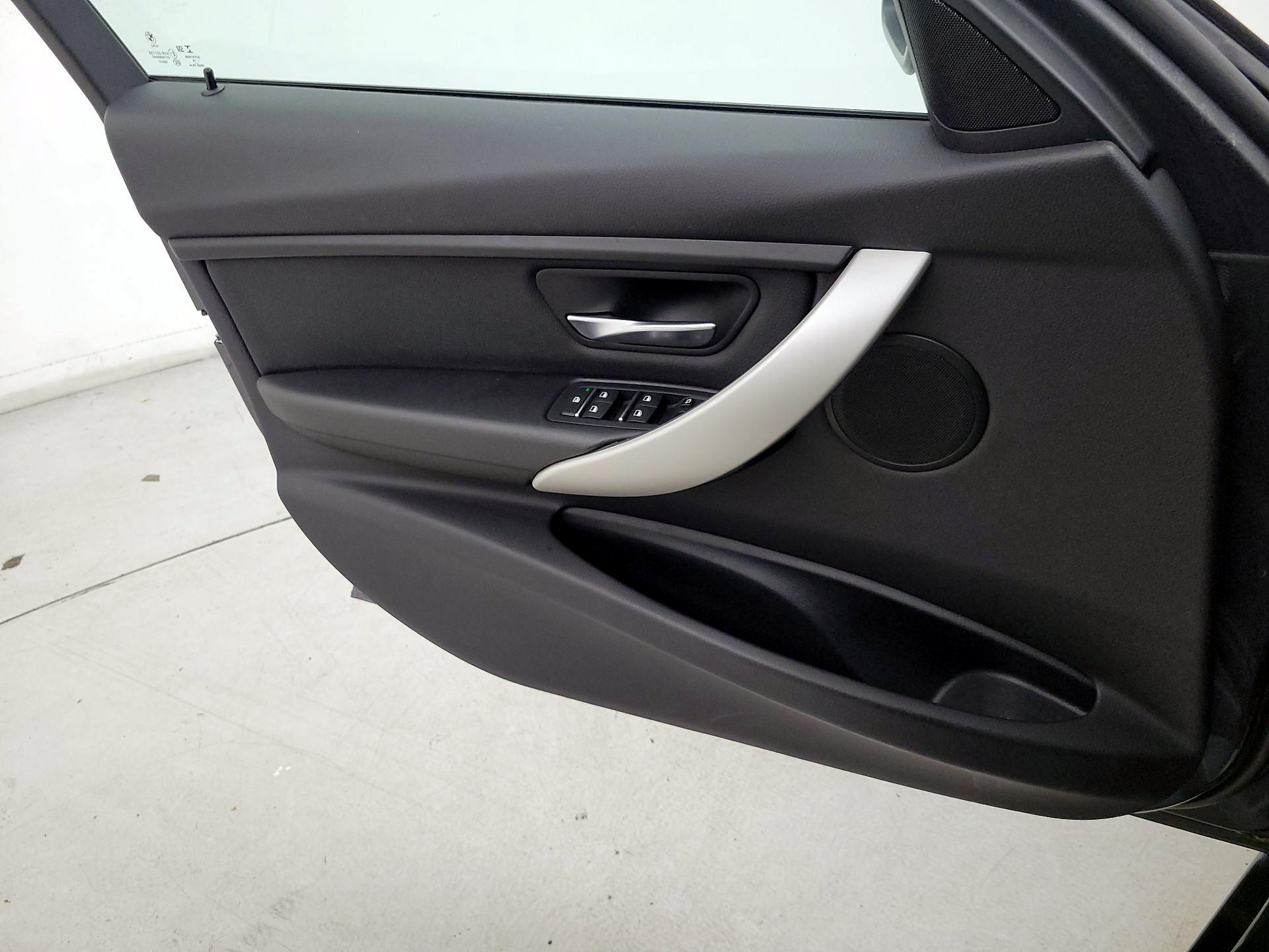 Thumbnail: 2018 BMW 3 Series - 12