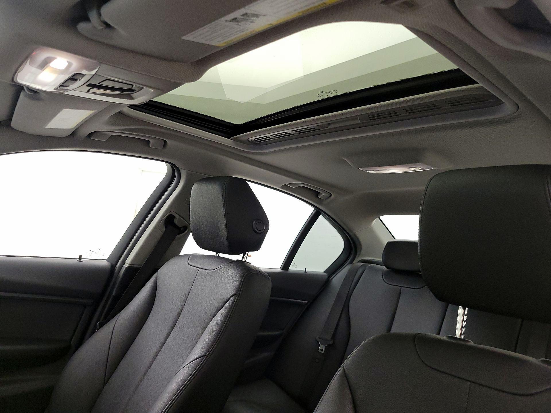 Thumbnail: 2018 BMW 3 Series - 18