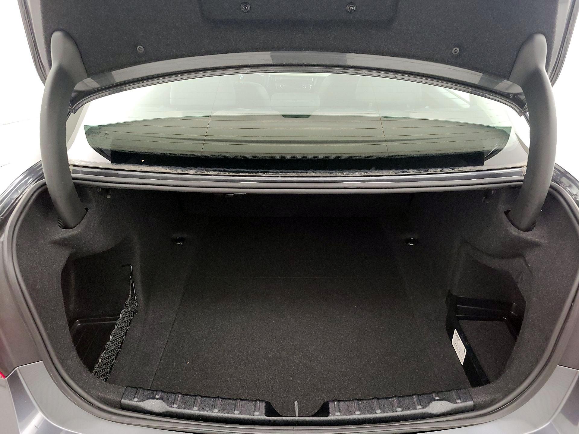 Thumbnail: 2018 BMW 3 Series - 20