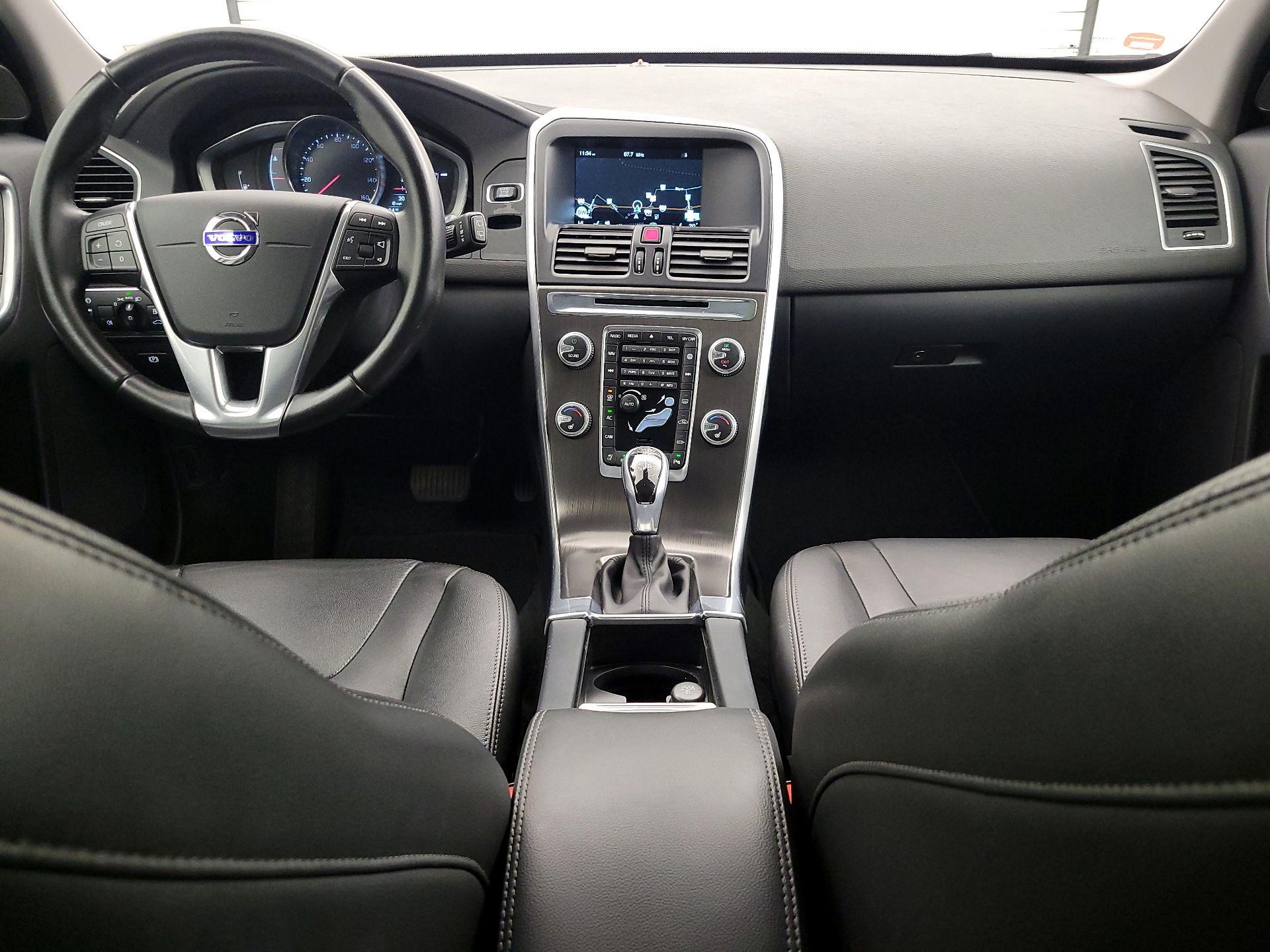 Thumbnail: 2016 Volvo XC60 - 9