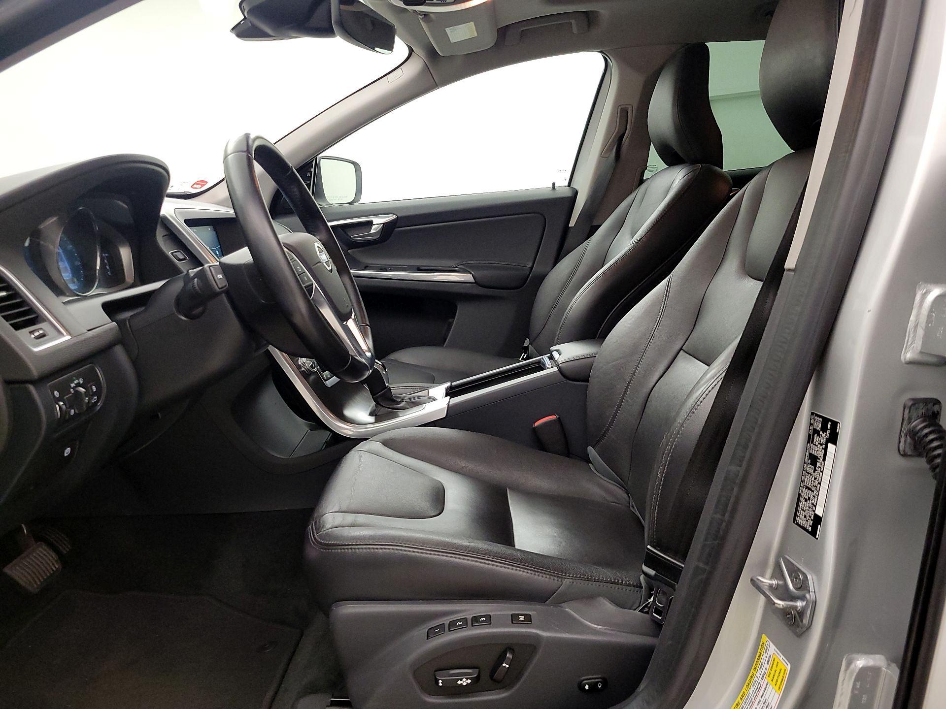 Thumbnail: 2016 Volvo XC60 - 11