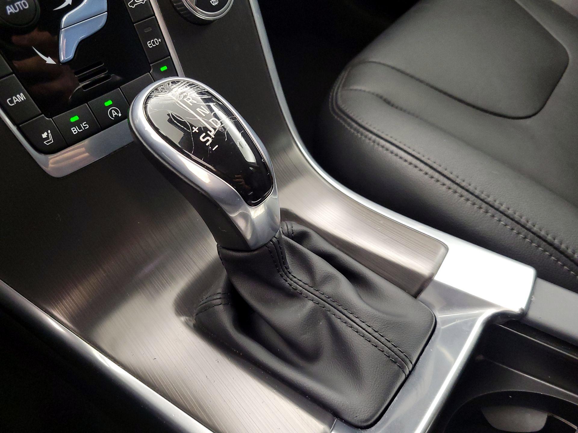 Thumbnail: 2016 Volvo XC60 - 18