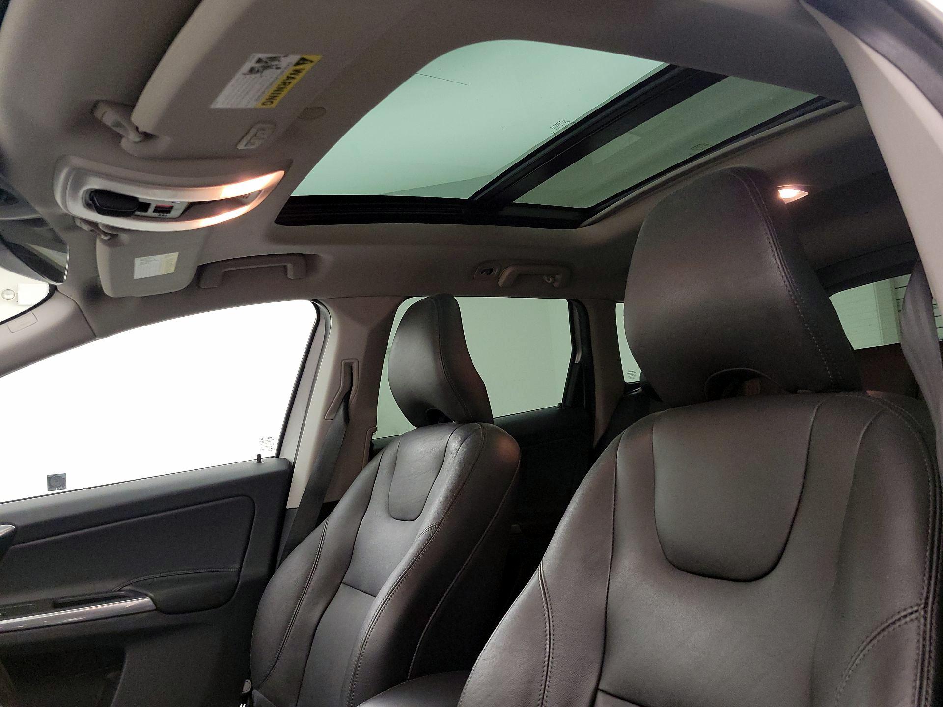 Thumbnail: 2016 Volvo XC60 - 19