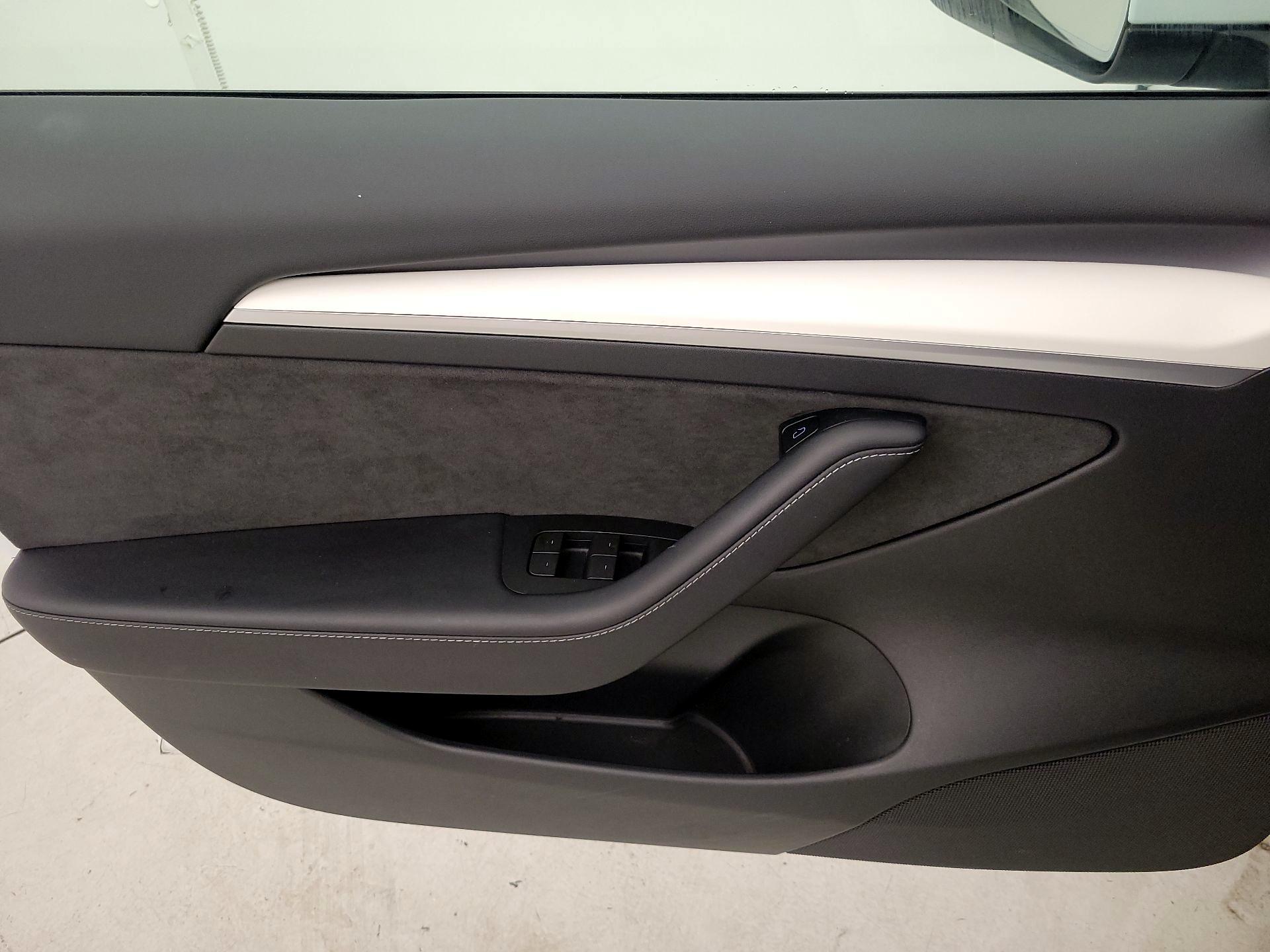 Thumbnail: 2023 Tesla Model 3 - 12