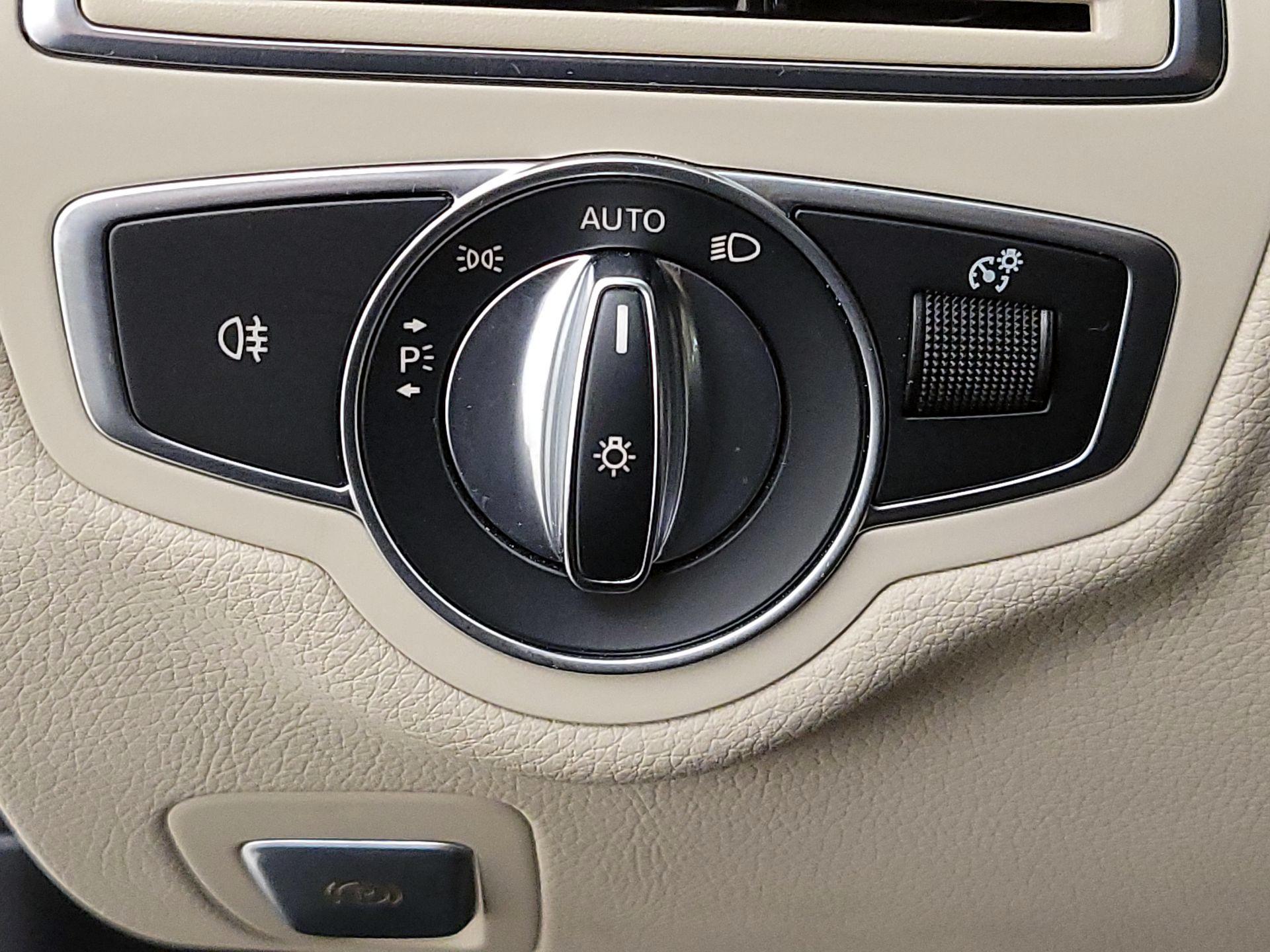 Thumbnail: 2017 Mercedes-Benz C-Class - 13