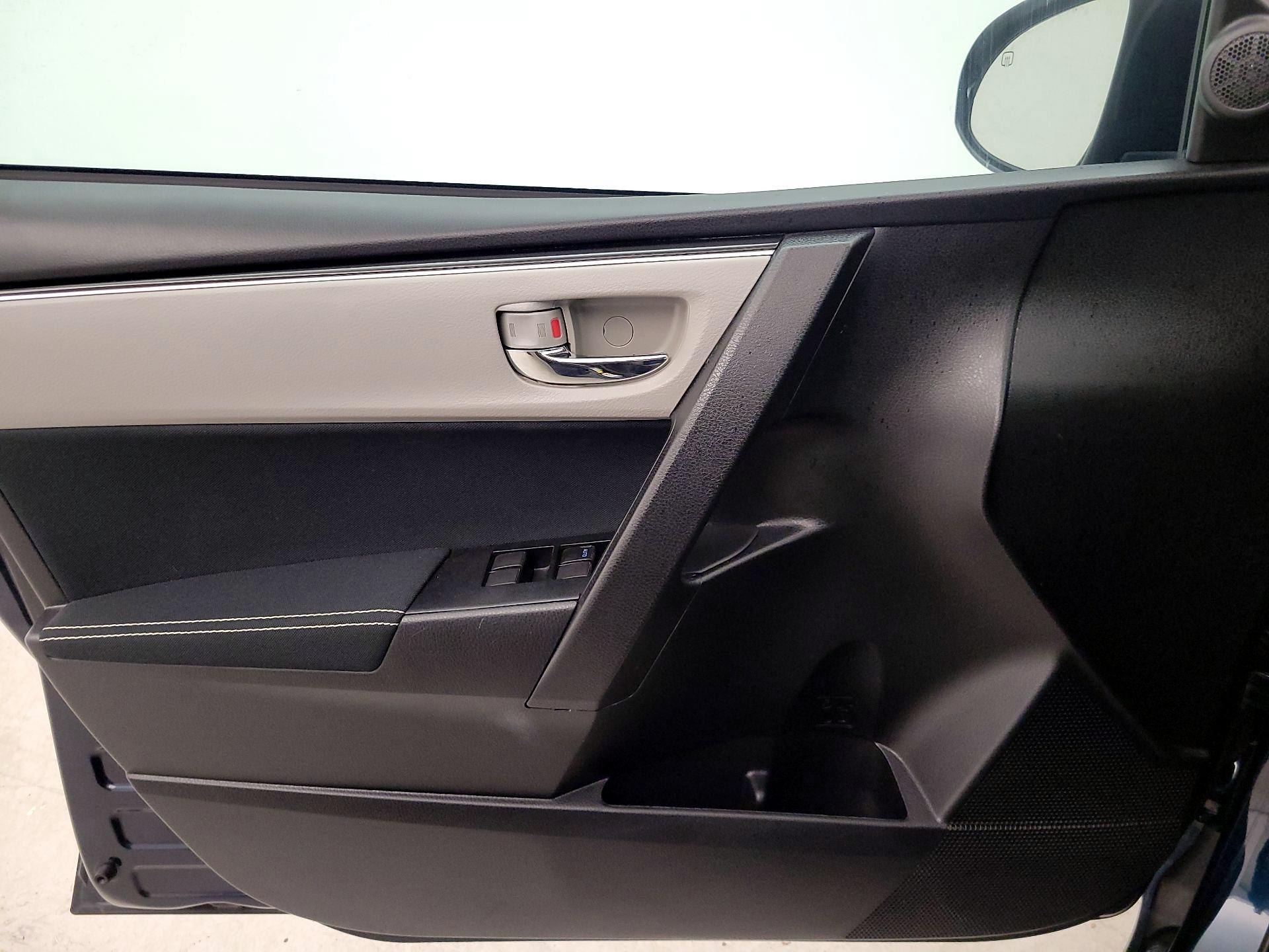 Thumbnail: 2017 Toyota Corolla - 12