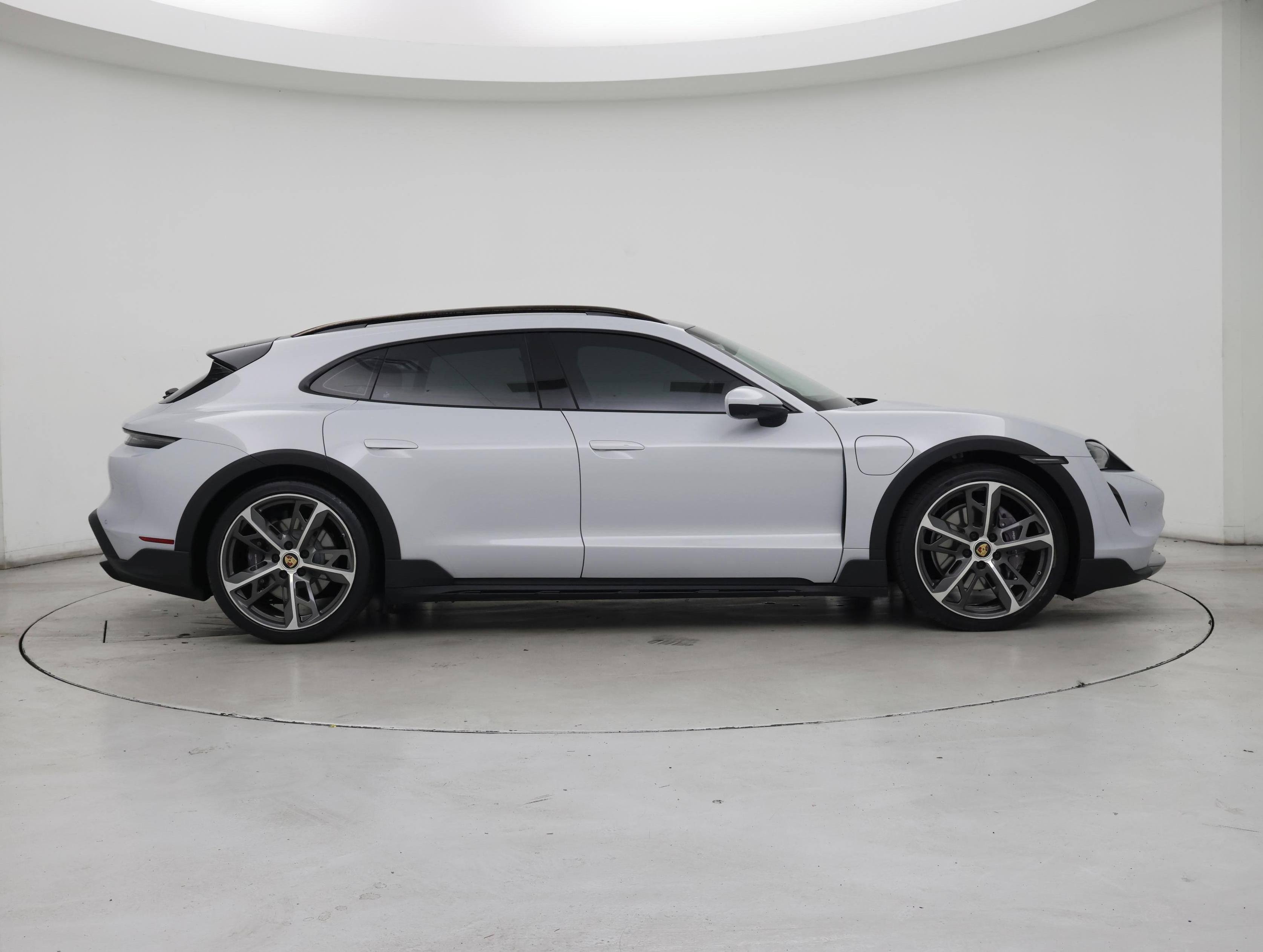 Thumbnail: 2023 Porsche Taycan - 7