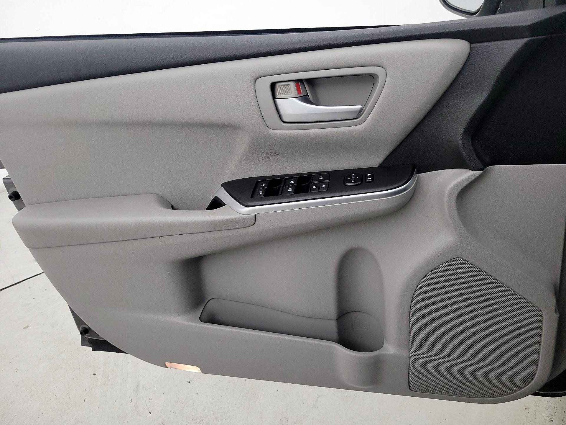 Thumbnail: 2015 Toyota Camry - 12