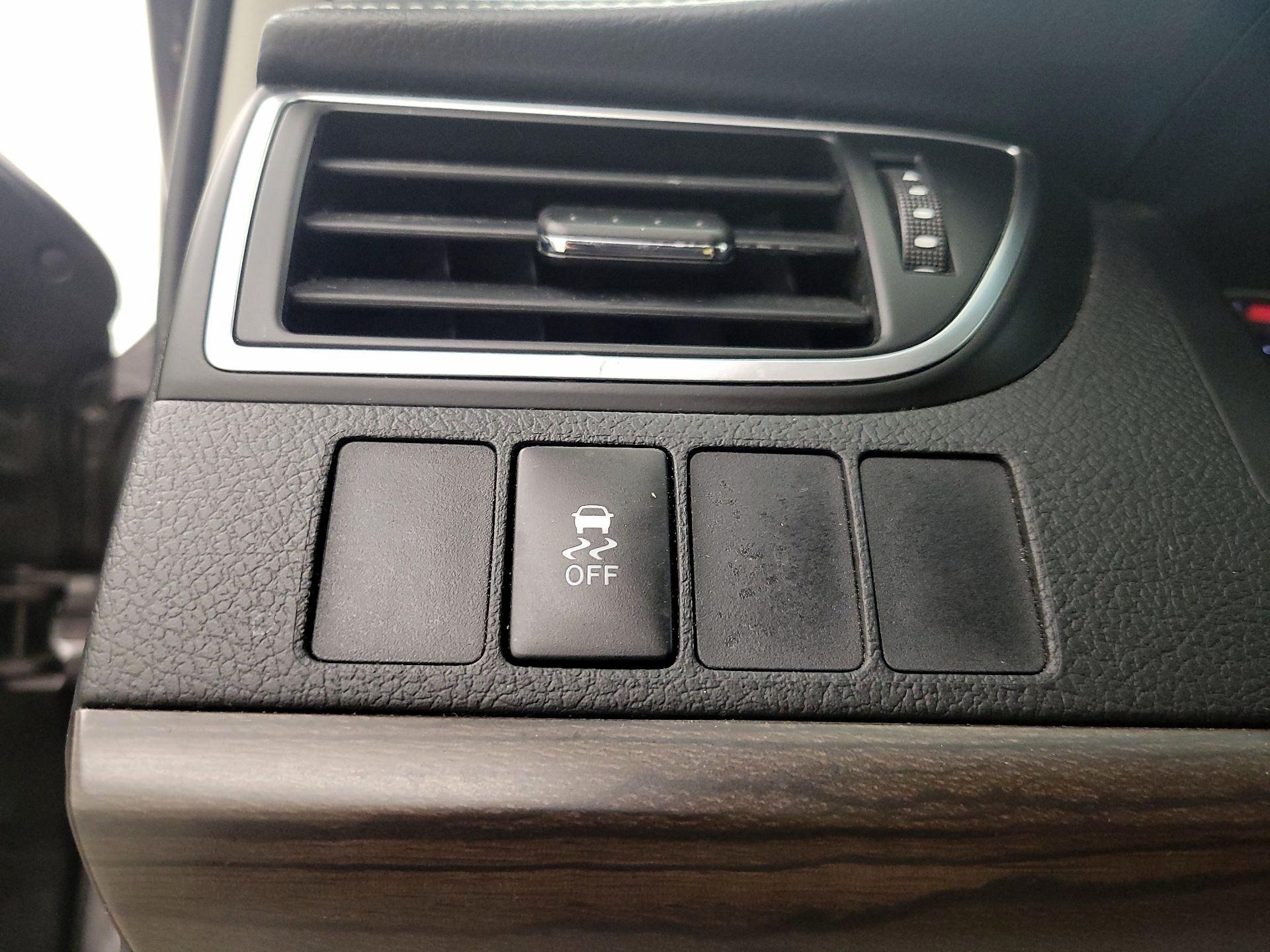 Thumbnail: 2015 Toyota Camry - 13