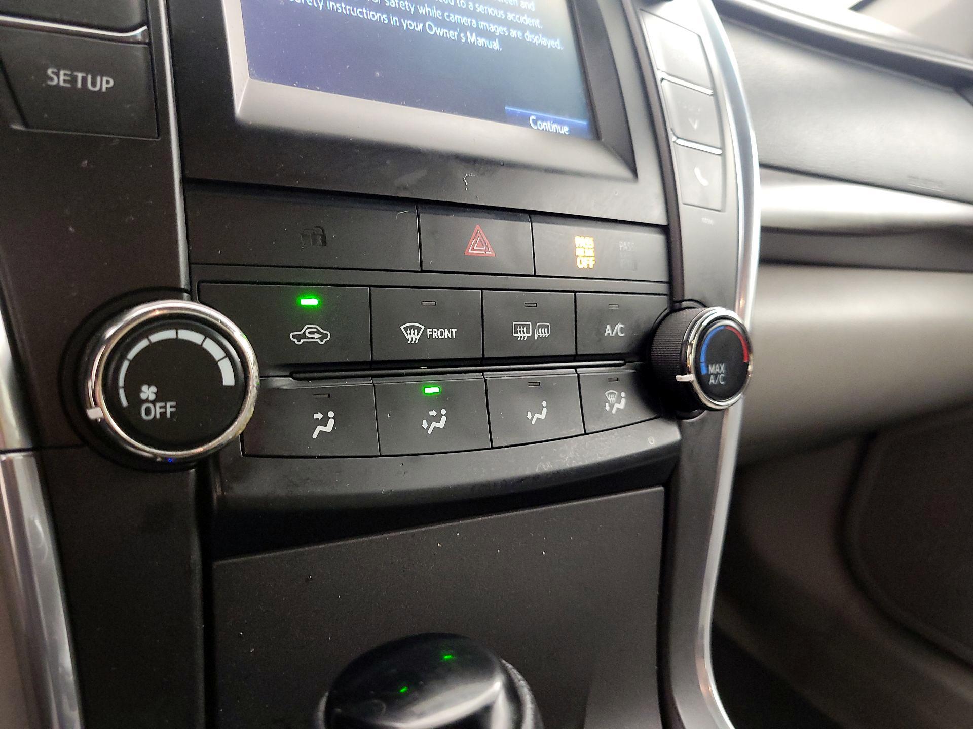 Thumbnail: 2015 Toyota Camry - 16