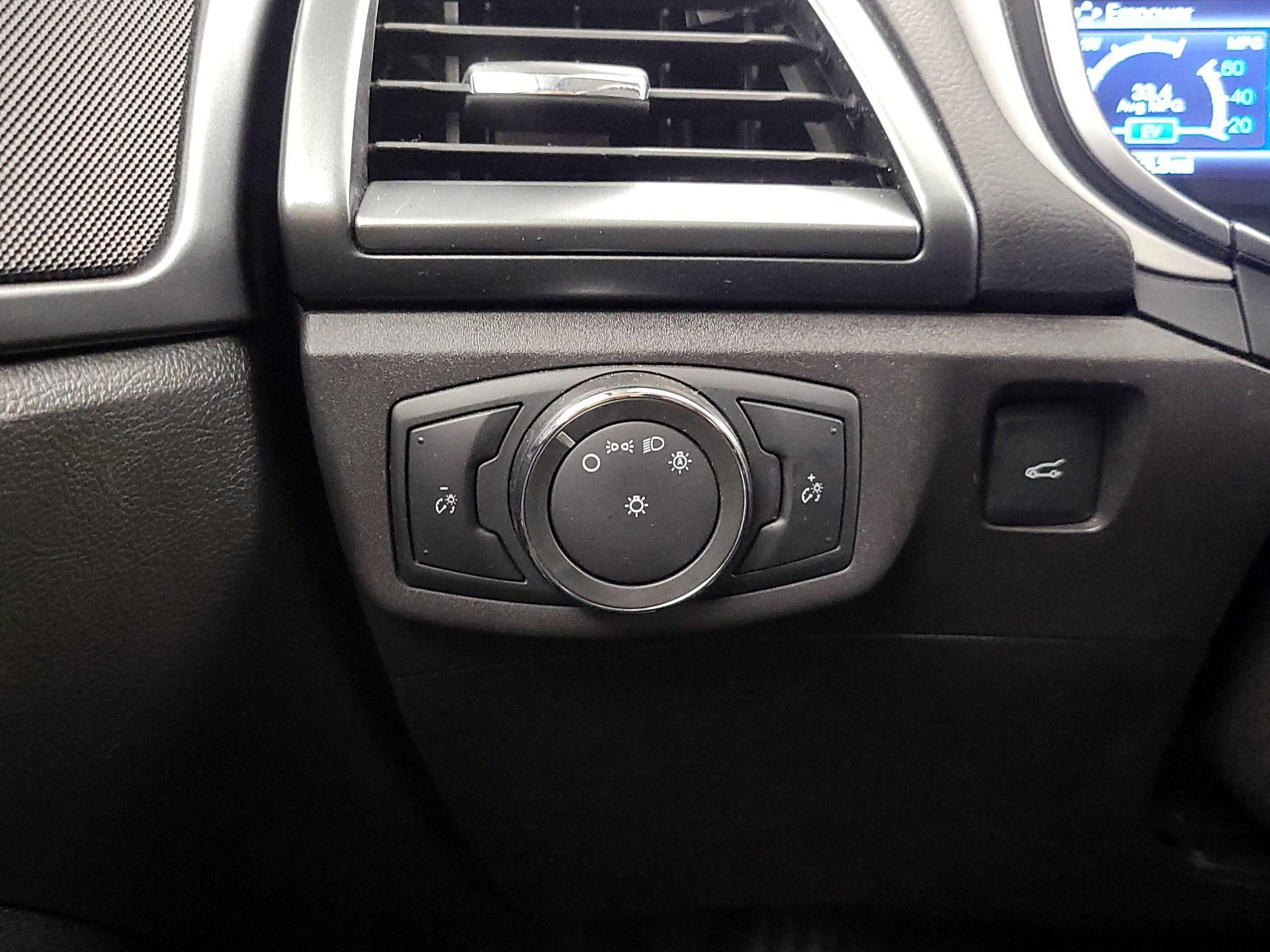 Thumbnail: 2015 Ford Fusion - 13