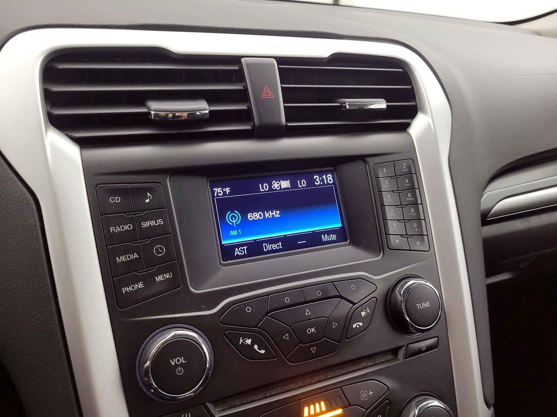 Thumbnail: 2015 Ford Fusion - 15