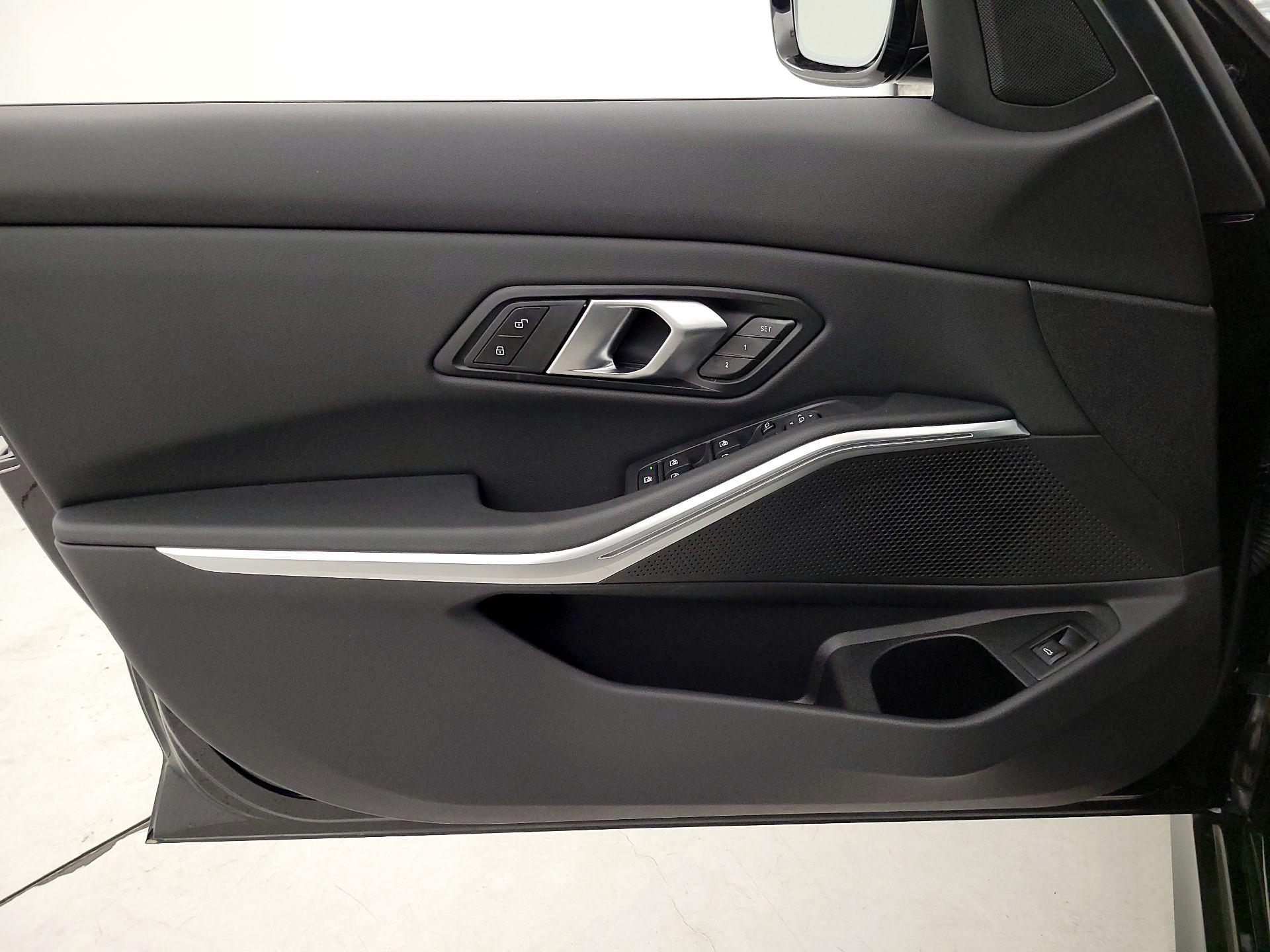 Thumbnail: 2024 BMW 3 Series - 12