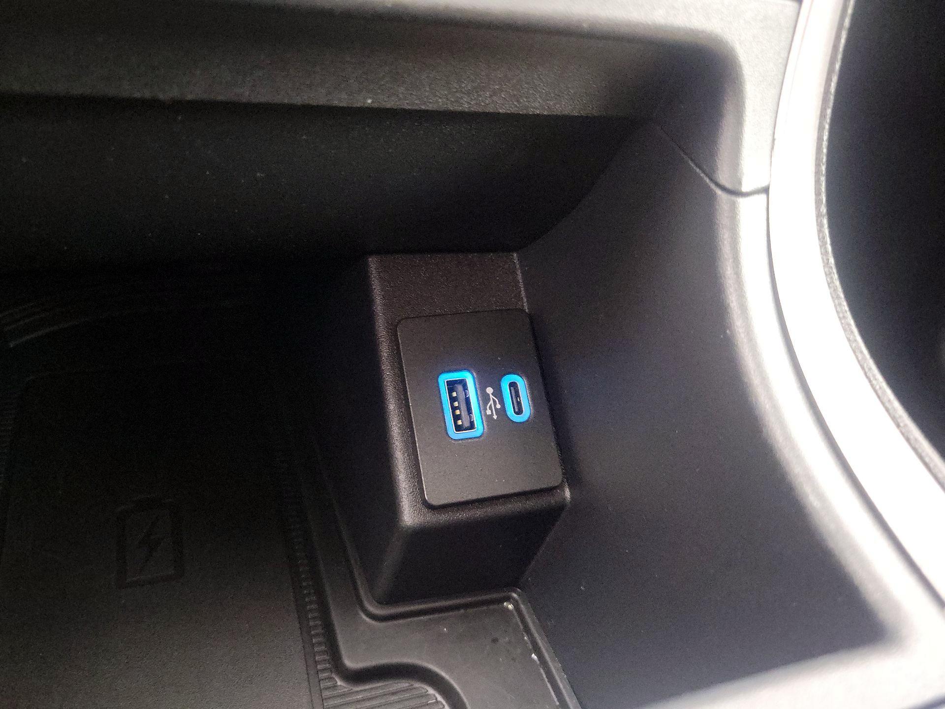 Thumbnail: 2021 Ford Edge - 19