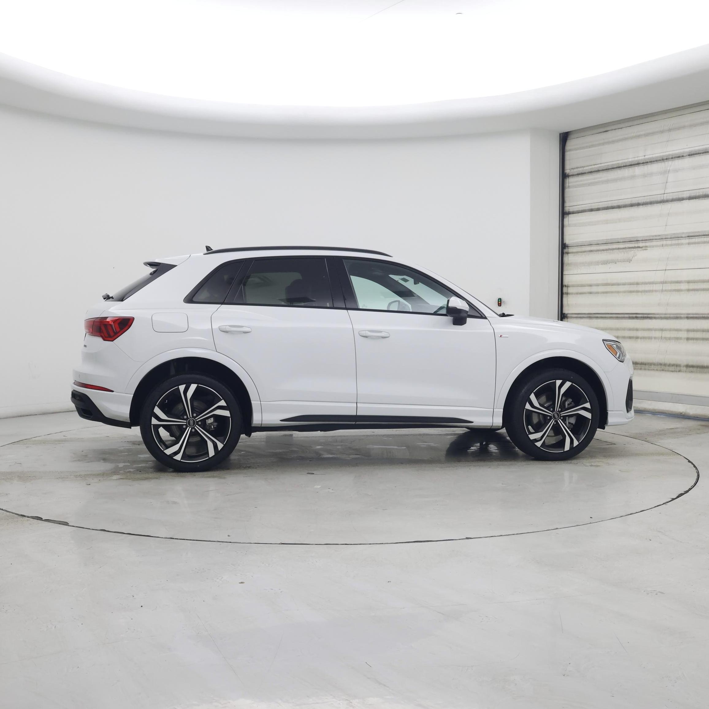 Thumbnail: 2023 Audi Q3 - 7