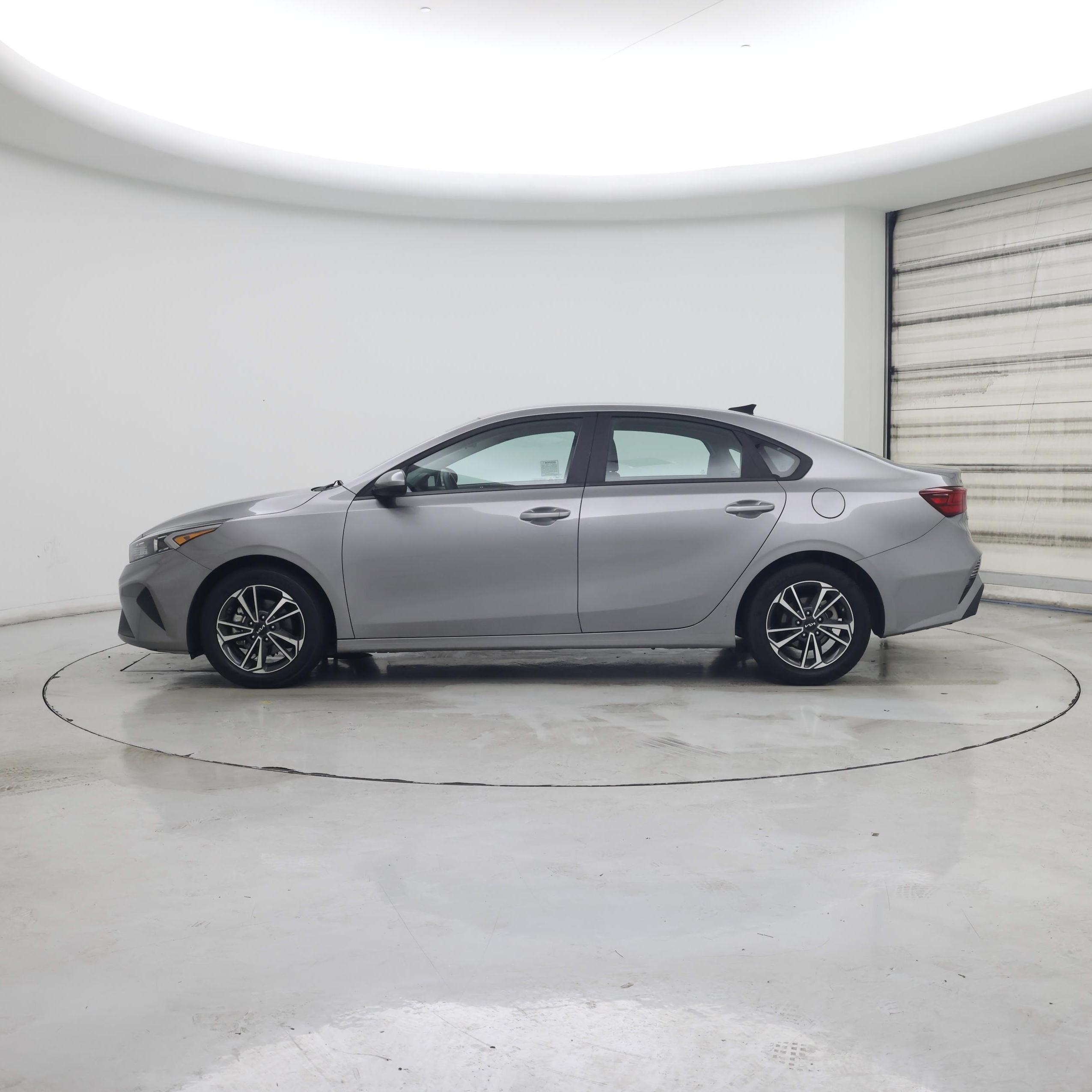 Thumbnail: 2024 Kia Forte - 3