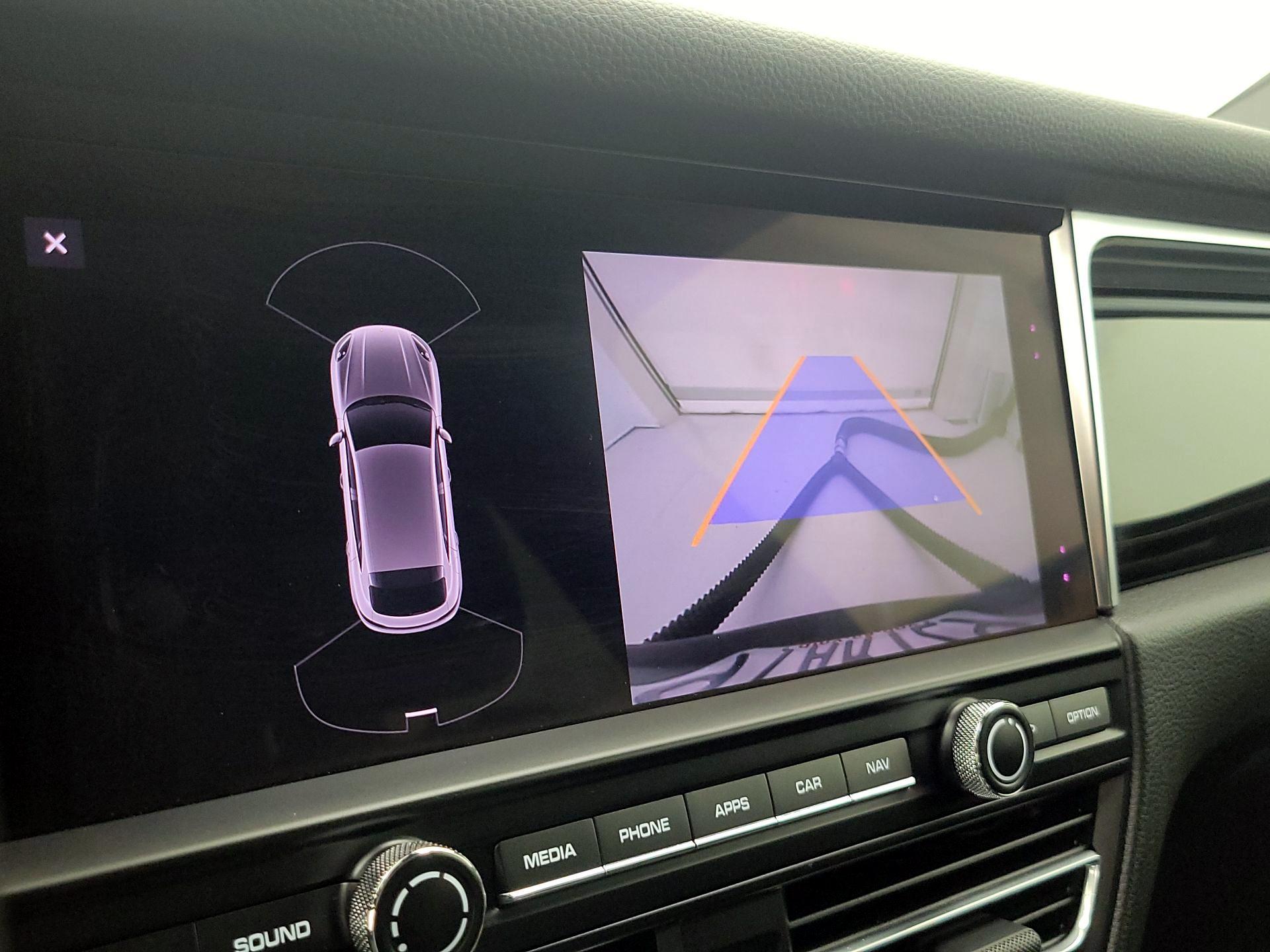 Thumbnail: 2021 Porsche Macan - 15