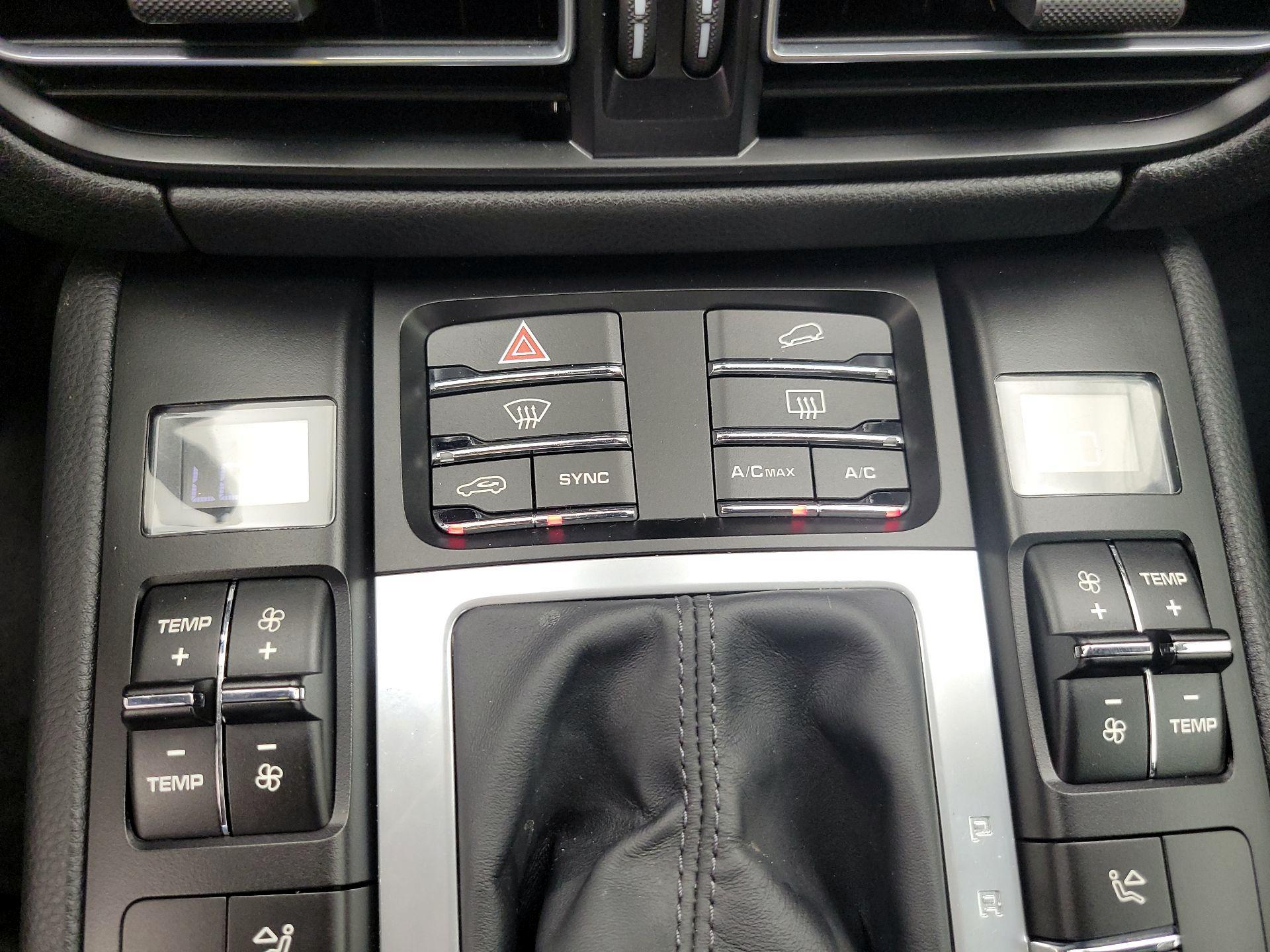 Thumbnail: 2021 Porsche Macan - 17