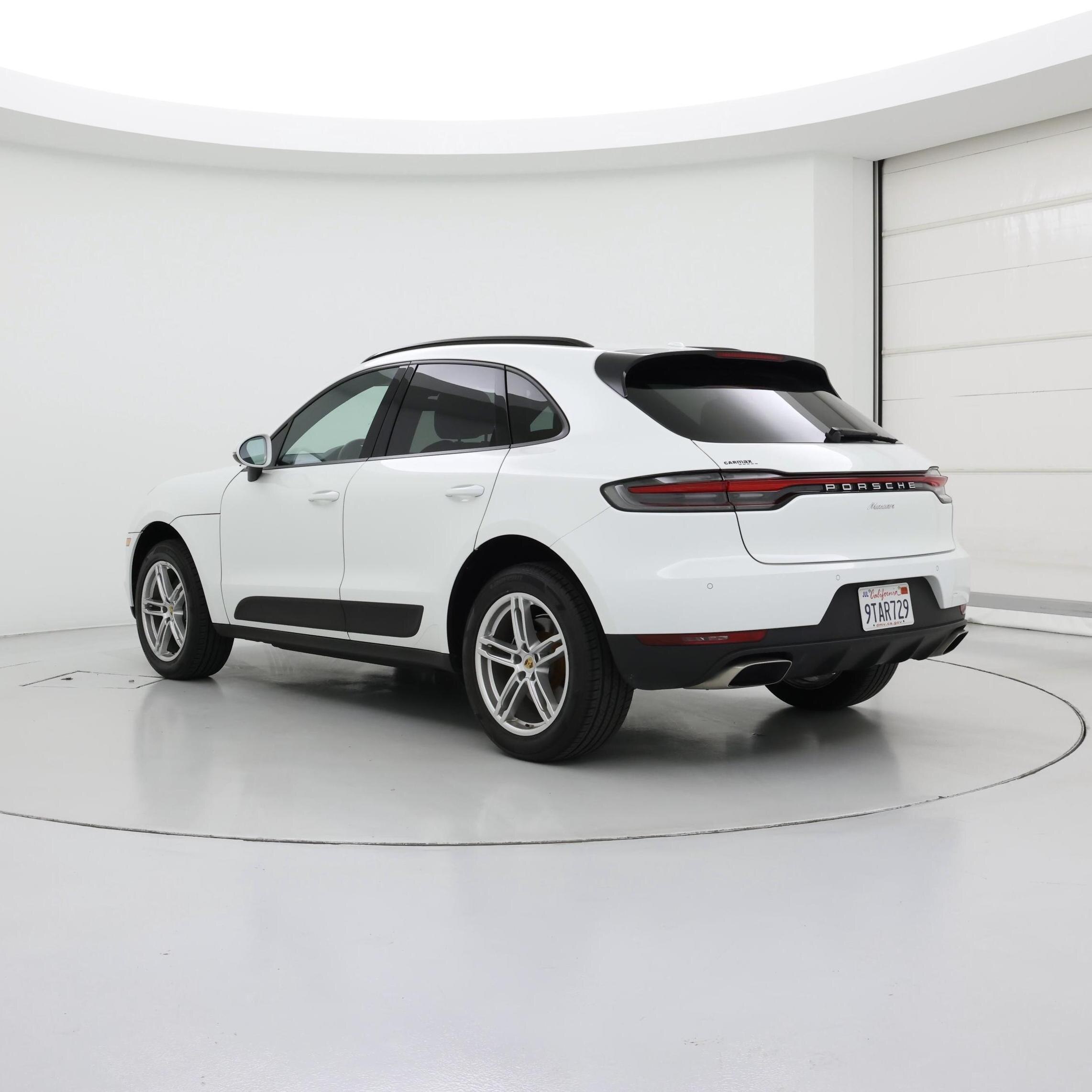 Thumbnail: 2021 Porsche Macan - 2