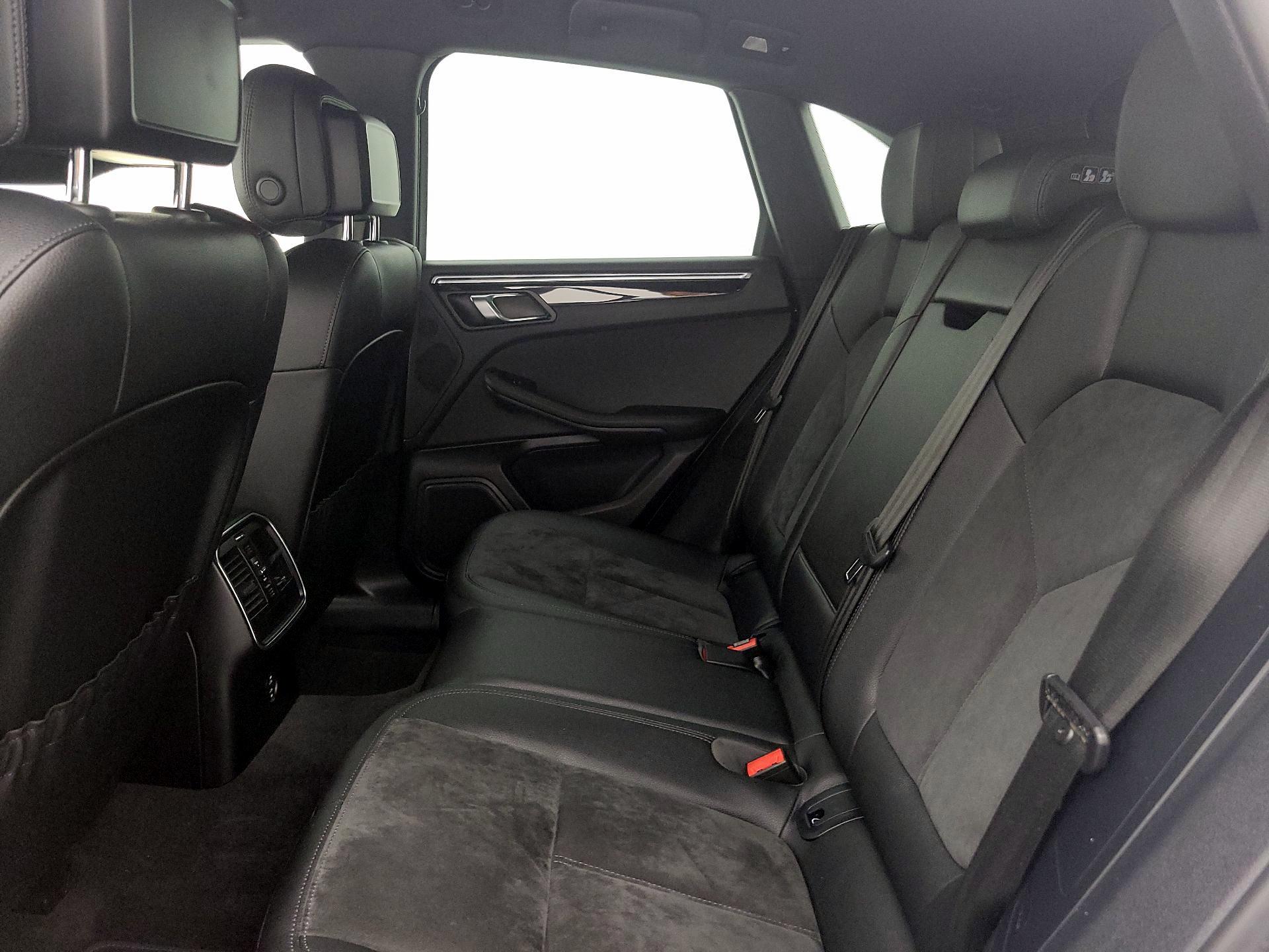 Thumbnail: 2021 Porsche Macan - 20