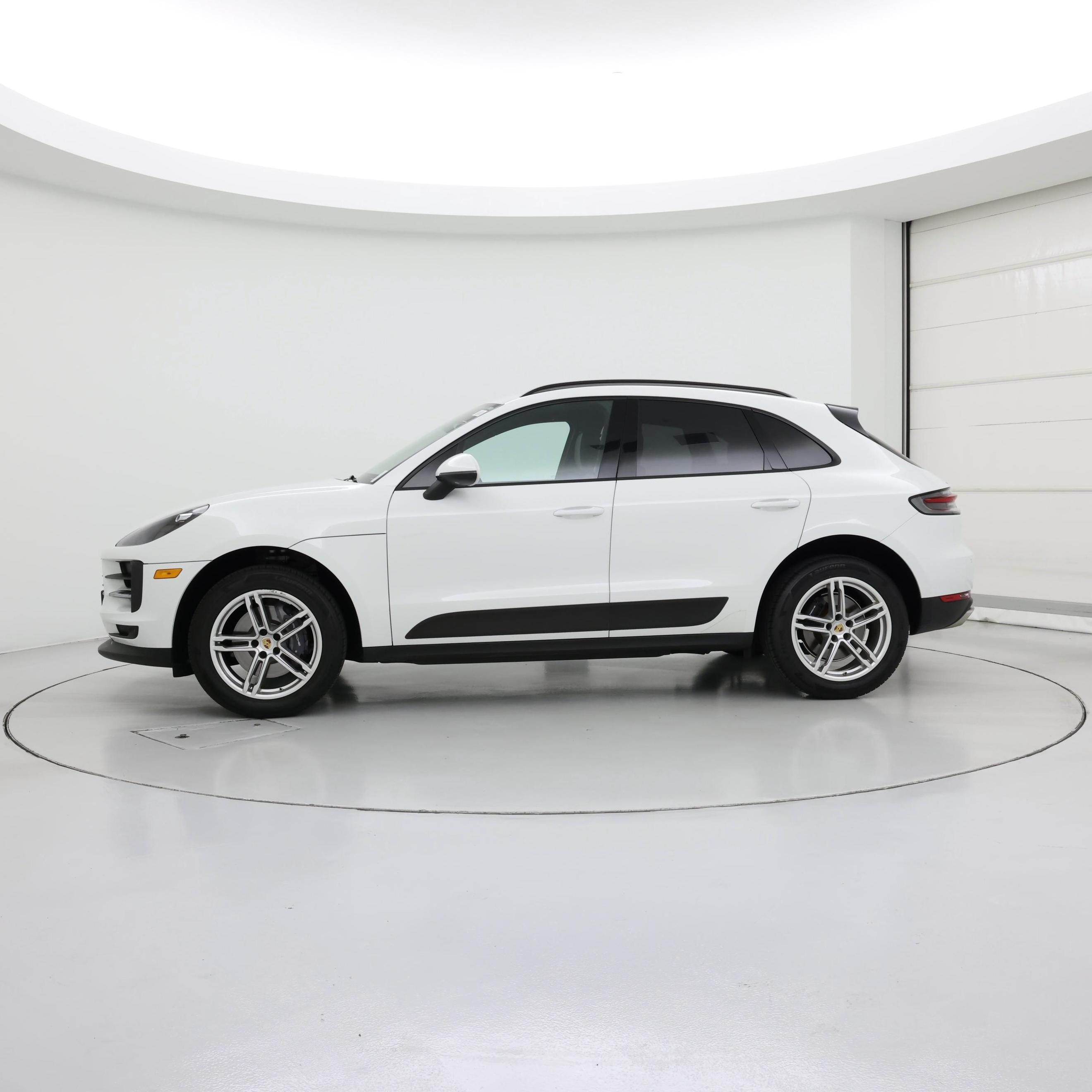 Thumbnail: 2021 Porsche Macan - 3