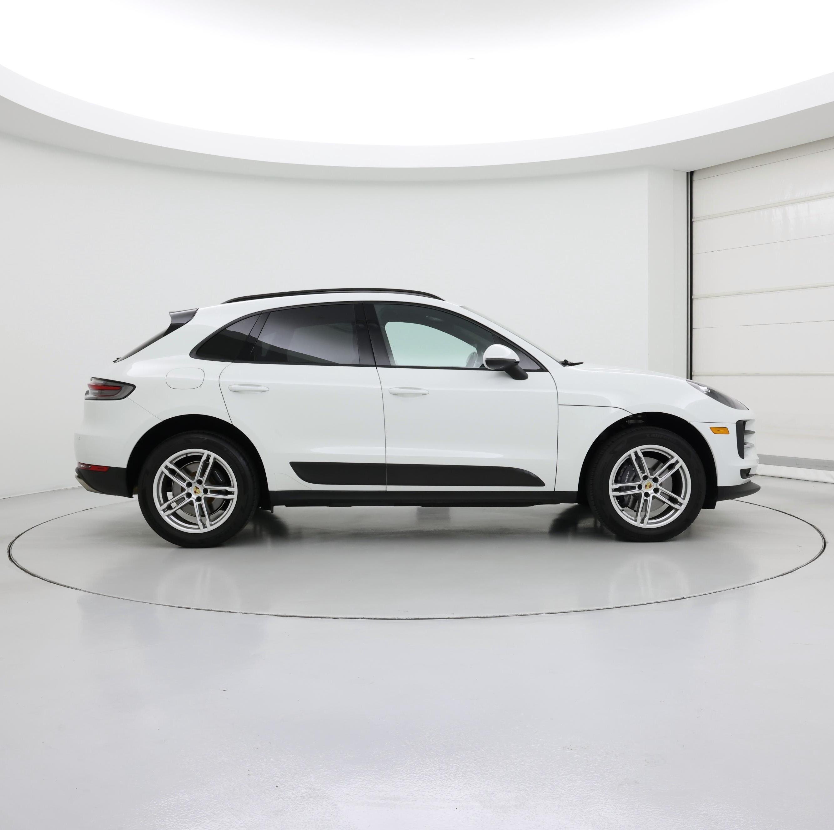 Thumbnail: 2021 Porsche Macan - 7