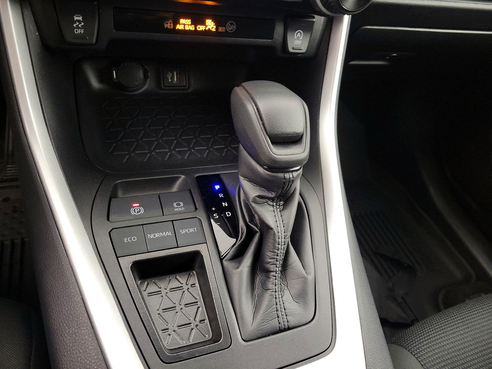 Thumbnail: 2024 Toyota RAV4 - 17