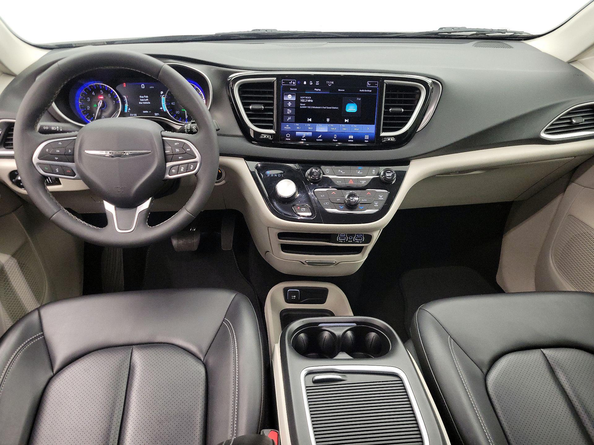 Thumbnail: 2023 Chrysler Pacifica - 9