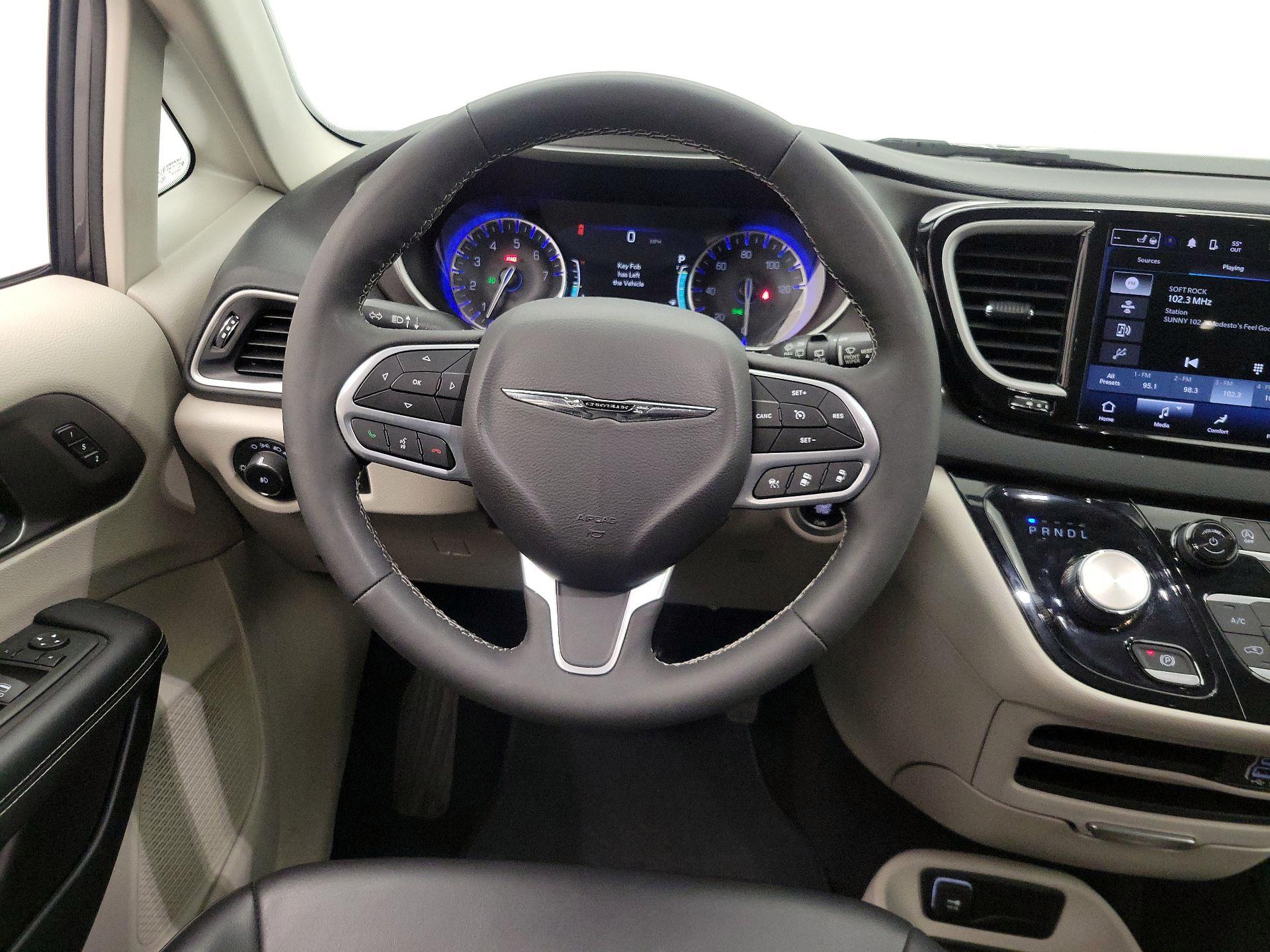 Thumbnail: 2023 Chrysler Pacifica - 10