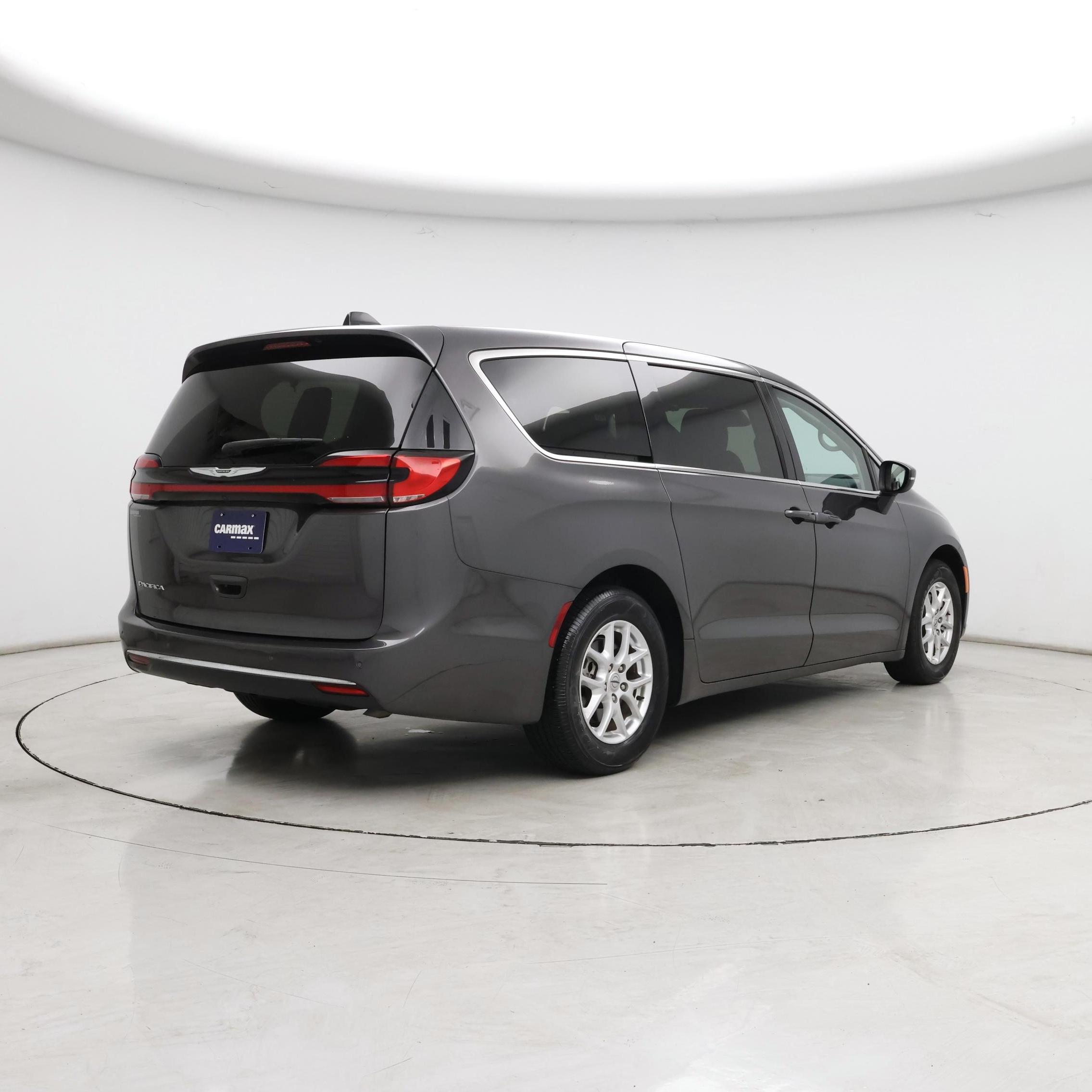 Thumbnail: 2023 Chrysler Pacifica - 8