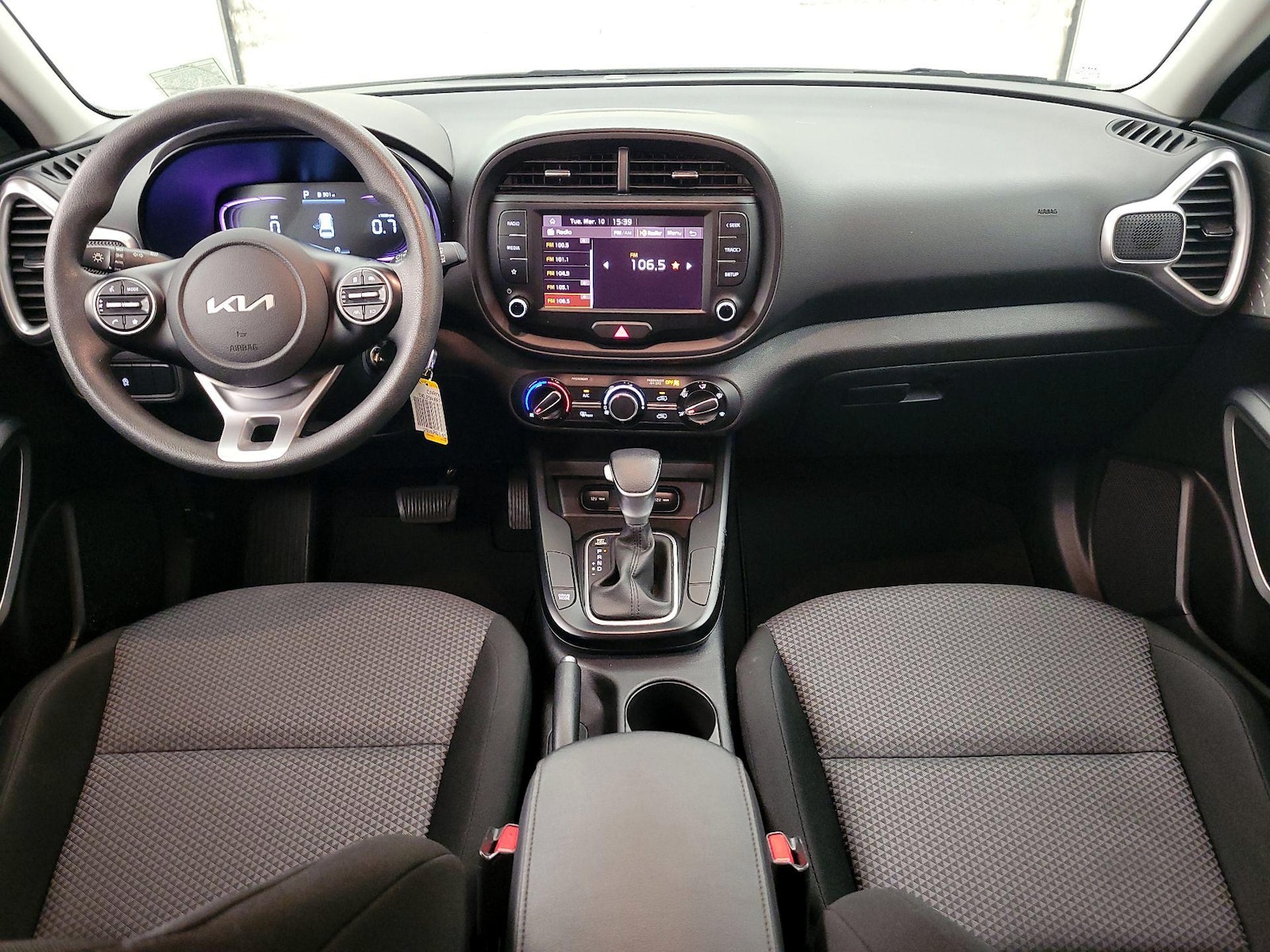 2024 Kia Soul LX - Photo 10
