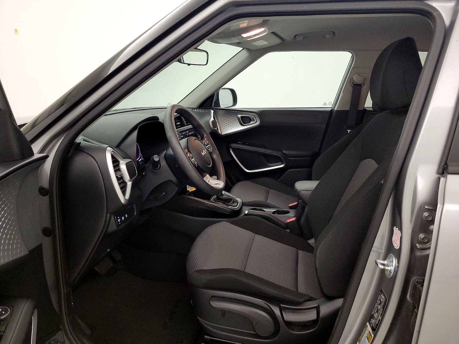 2024 Kia Soul LX - Photo 12