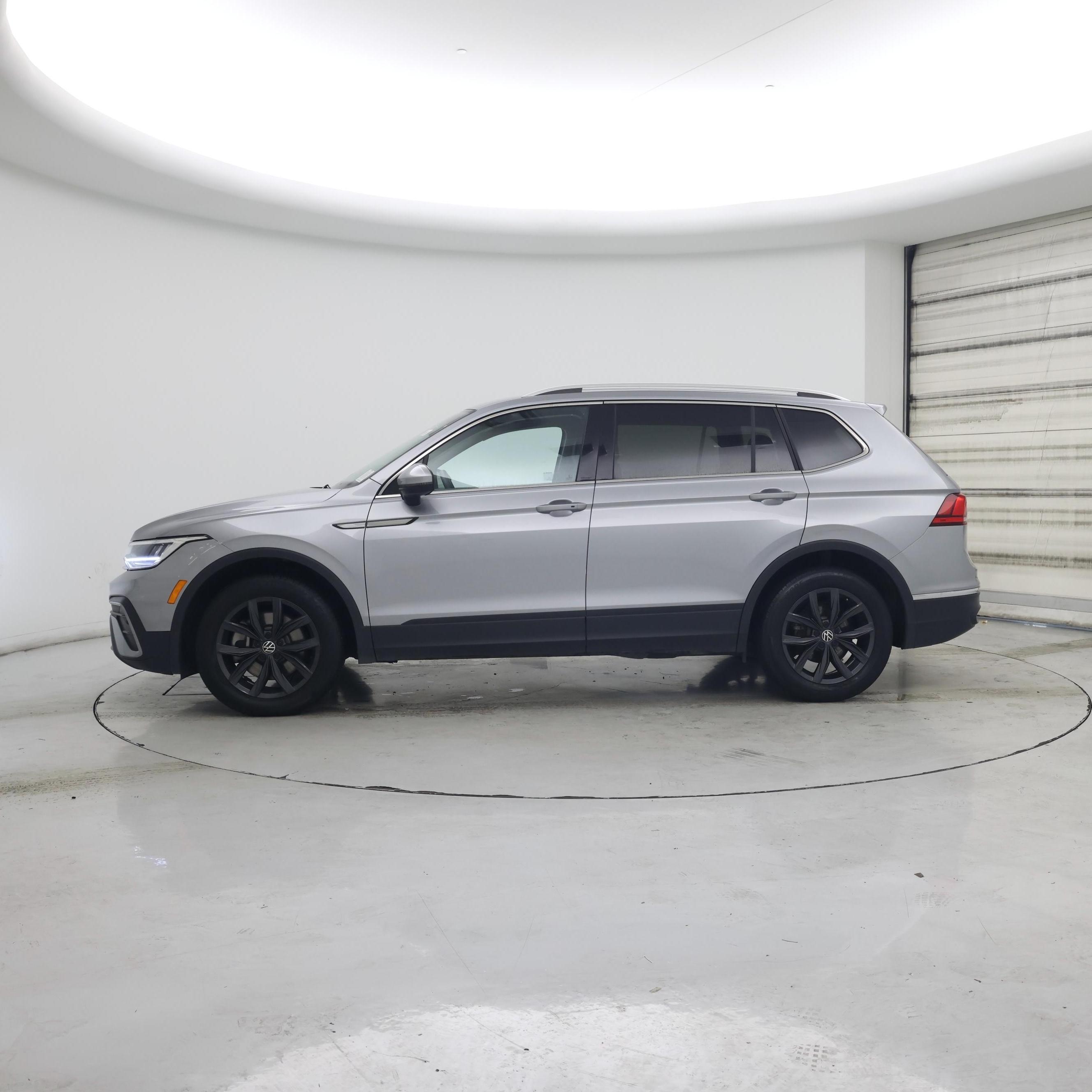 Thumbnail: 2024 Volkswagen Tiguan - 3