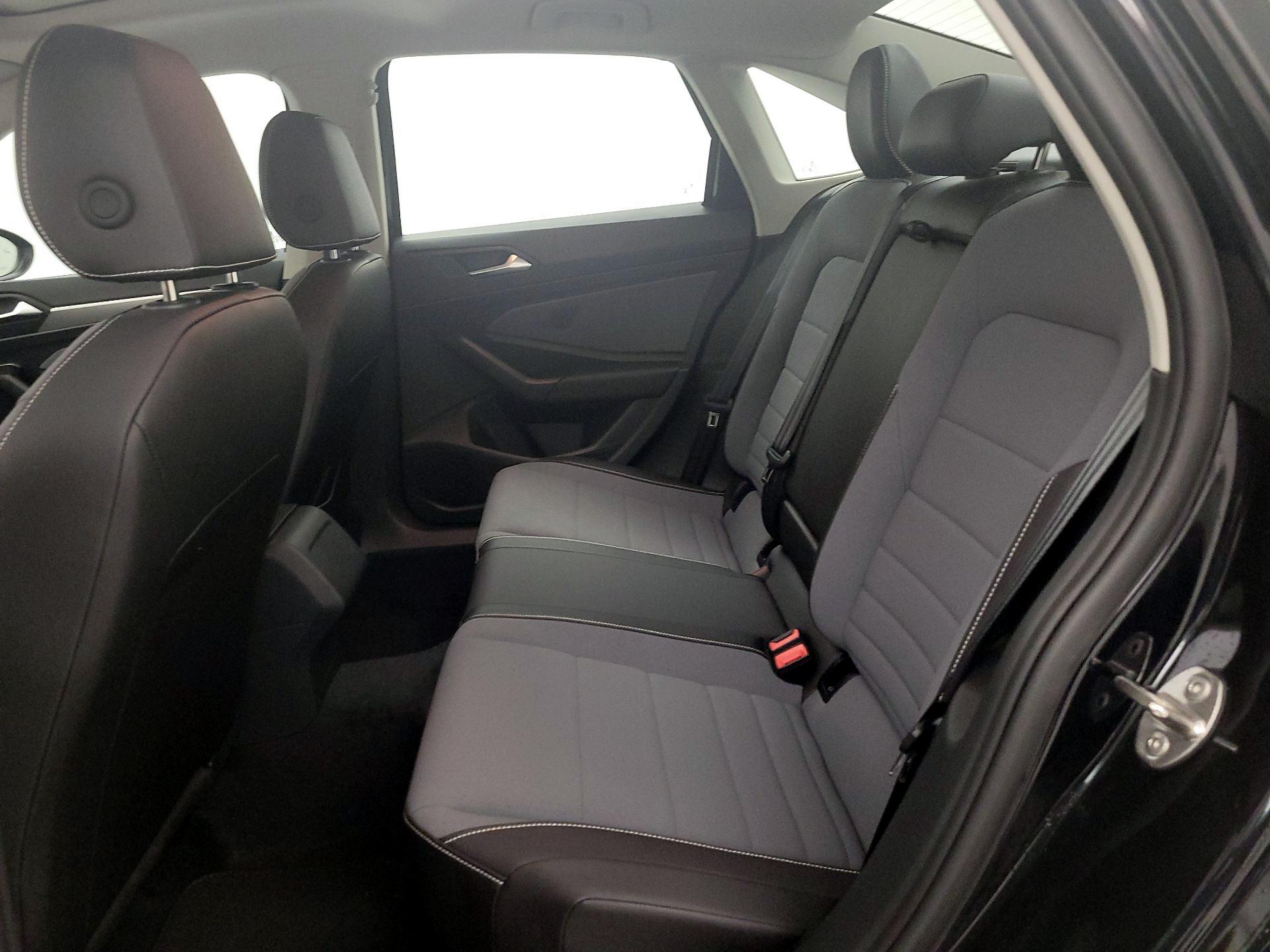 Thumbnail: 2025 Volkswagen Jetta - 17