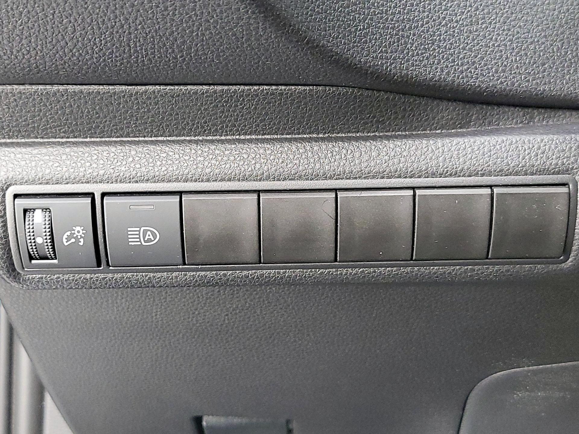 Thumbnail: 2025 Toyota Corolla - 13