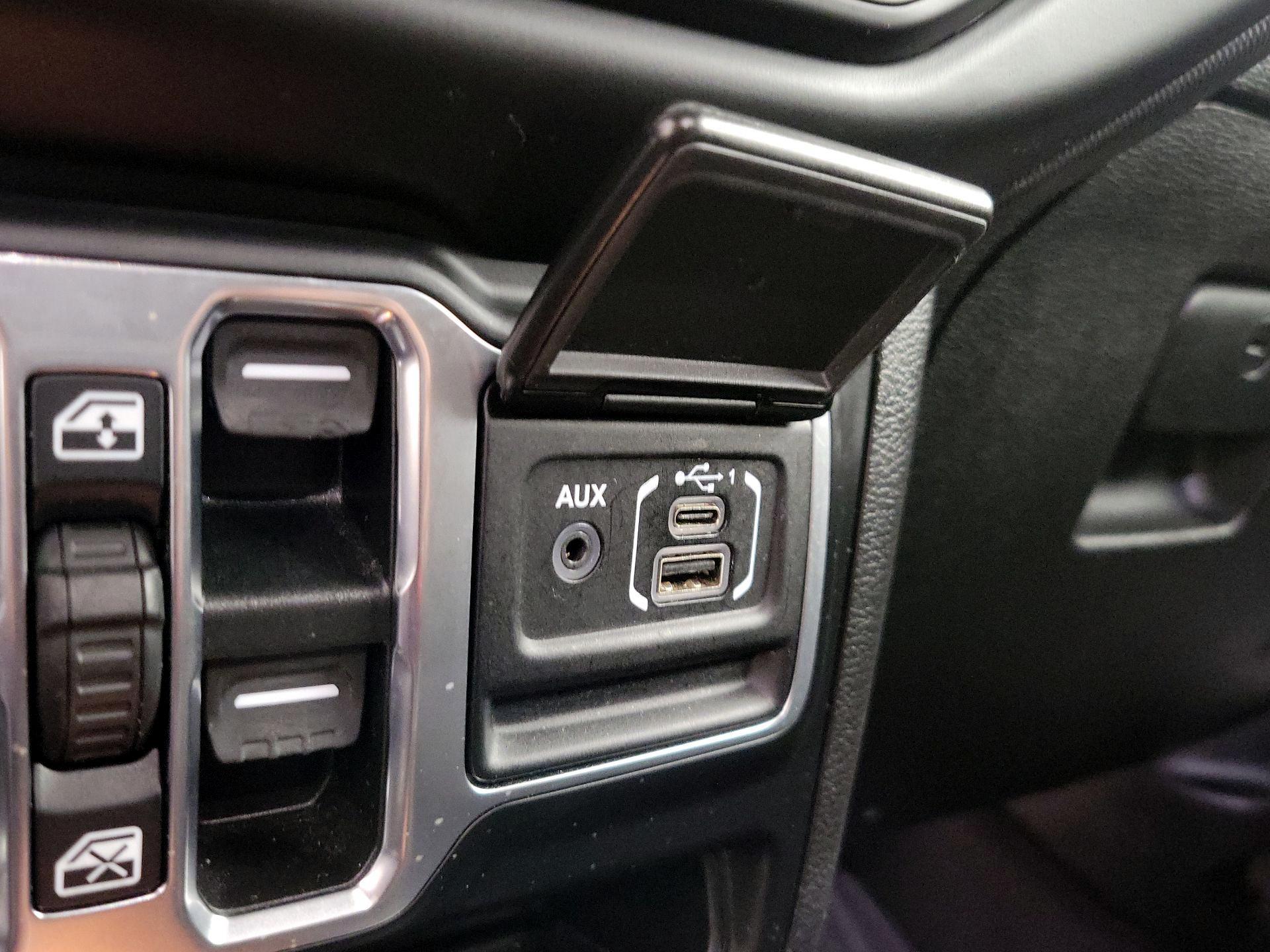 Thumbnail: 2022 Jeep Wrangler - 19