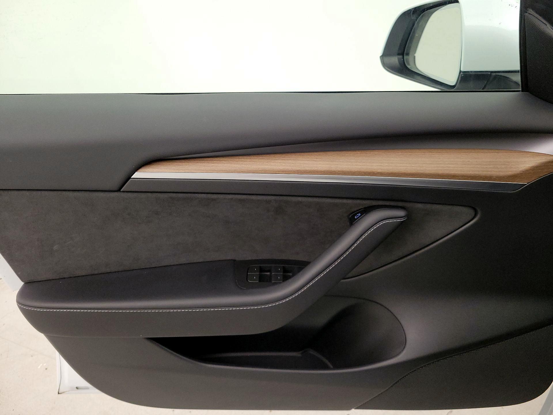 Thumbnail: 2023 Tesla Model 3 - 12