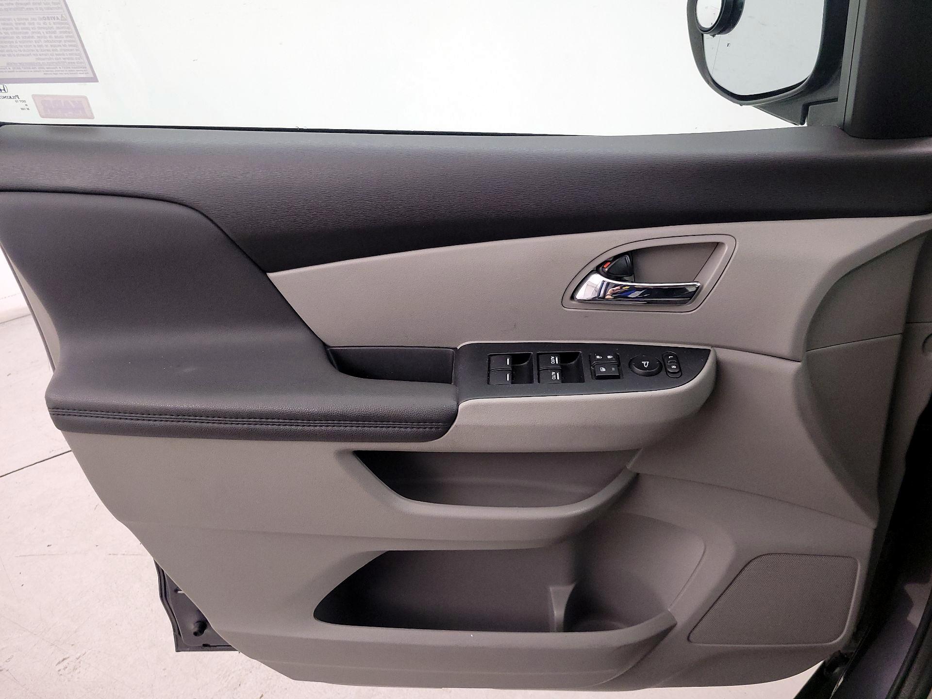 Thumbnail: 2015 Honda Odyssey - 12