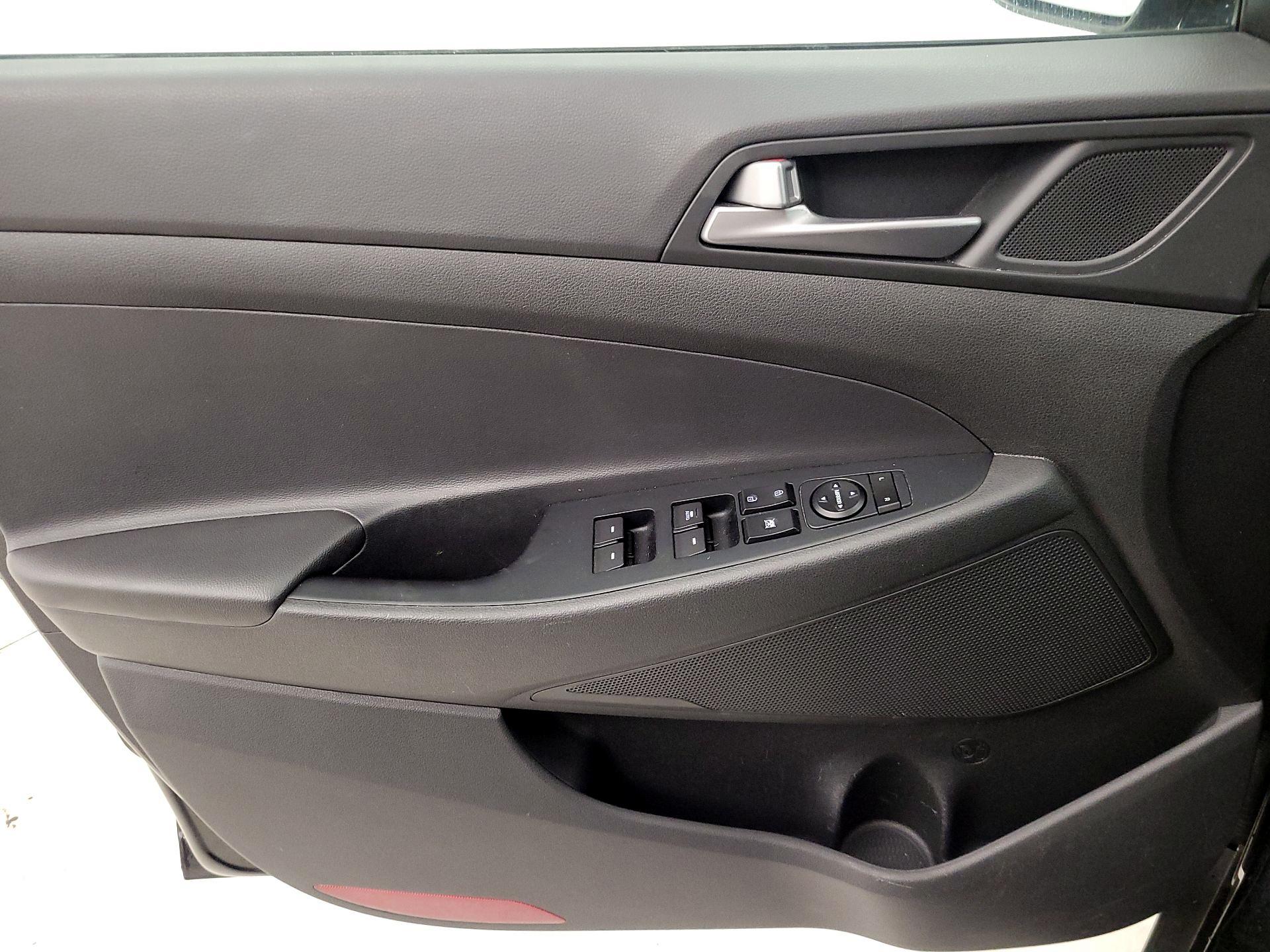 Thumbnail: 2017 Hyundai Tucson - 12