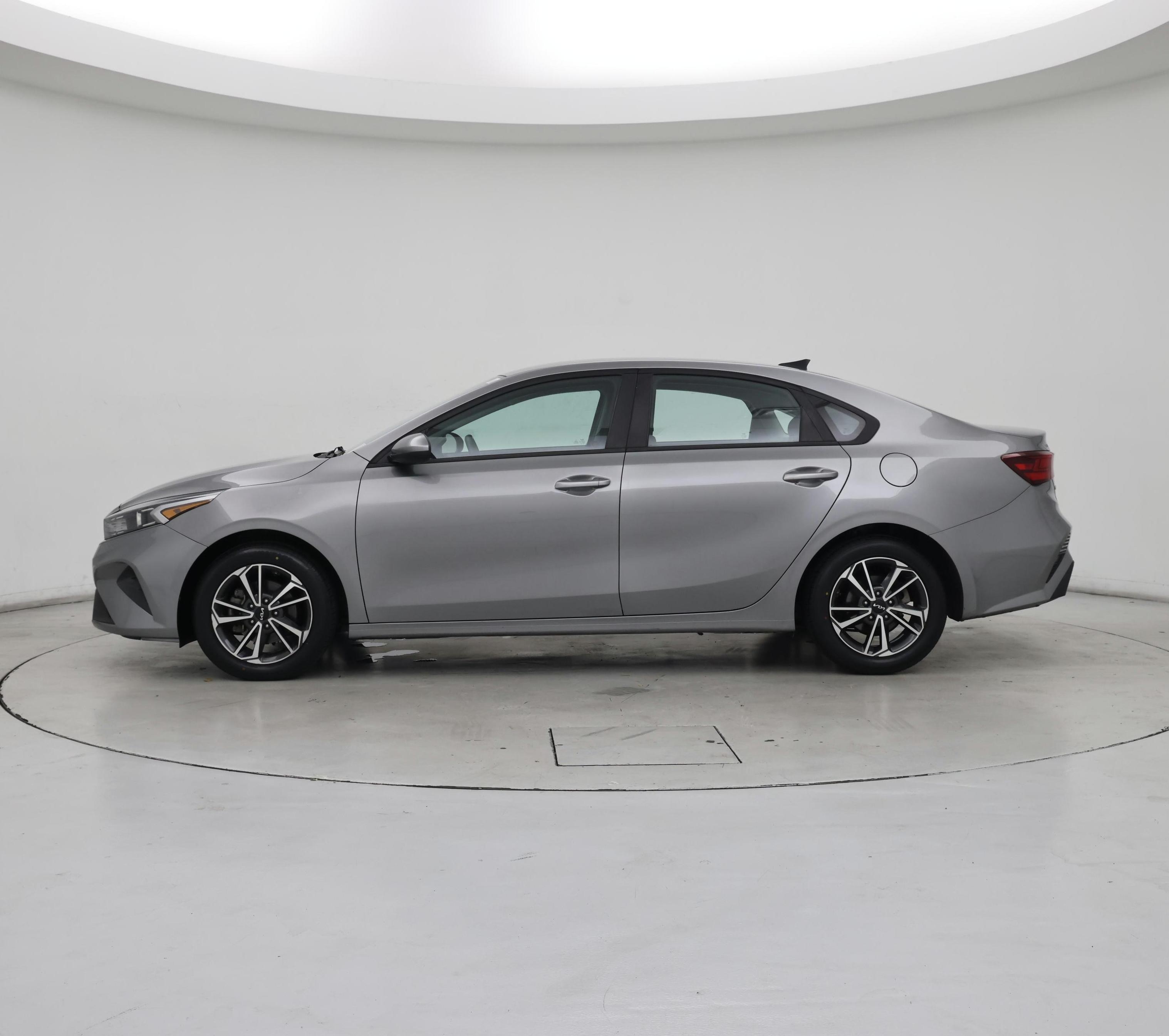 Thumbnail: 2022 Kia Forte - 3