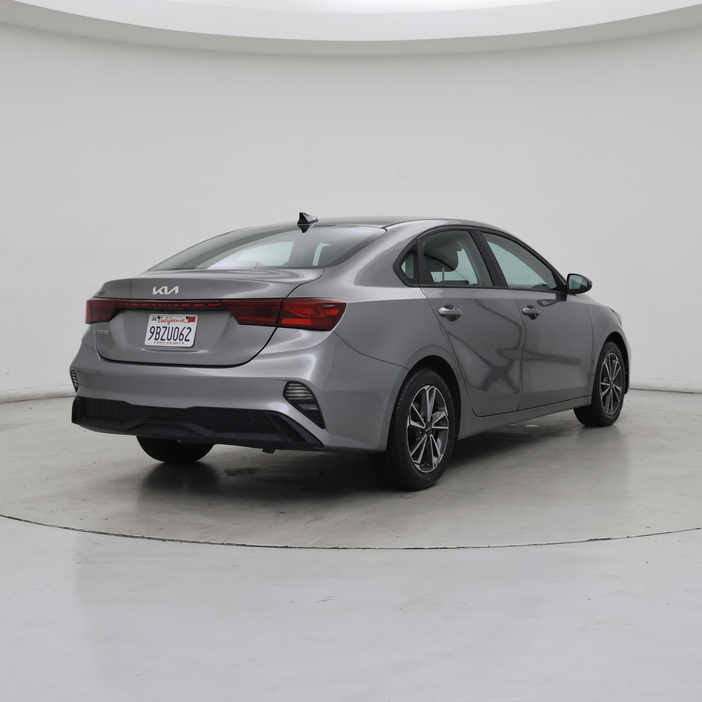 Thumbnail: 2022 Kia Forte - 8