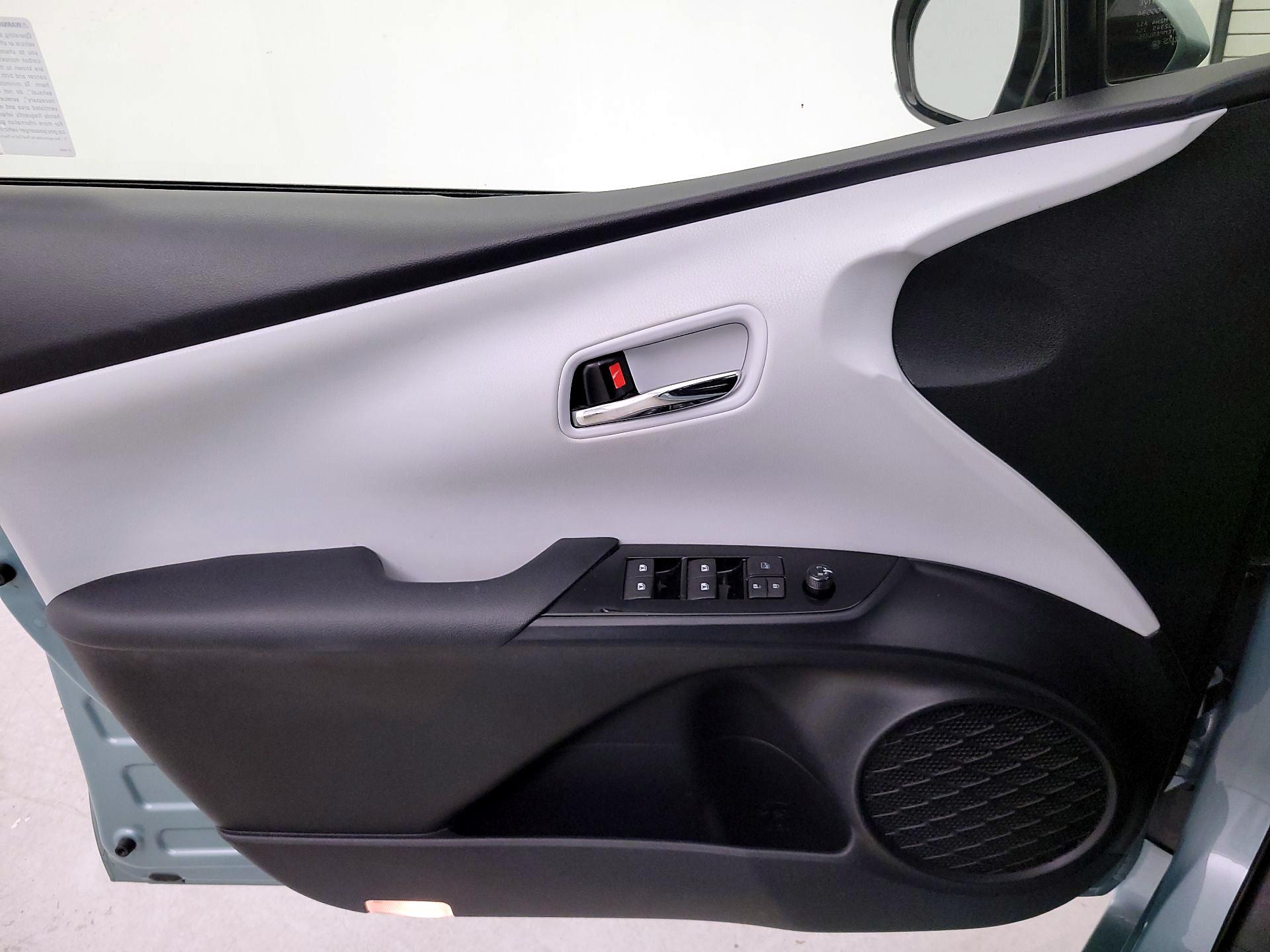 Thumbnail: 2017 Toyota Prius - 12