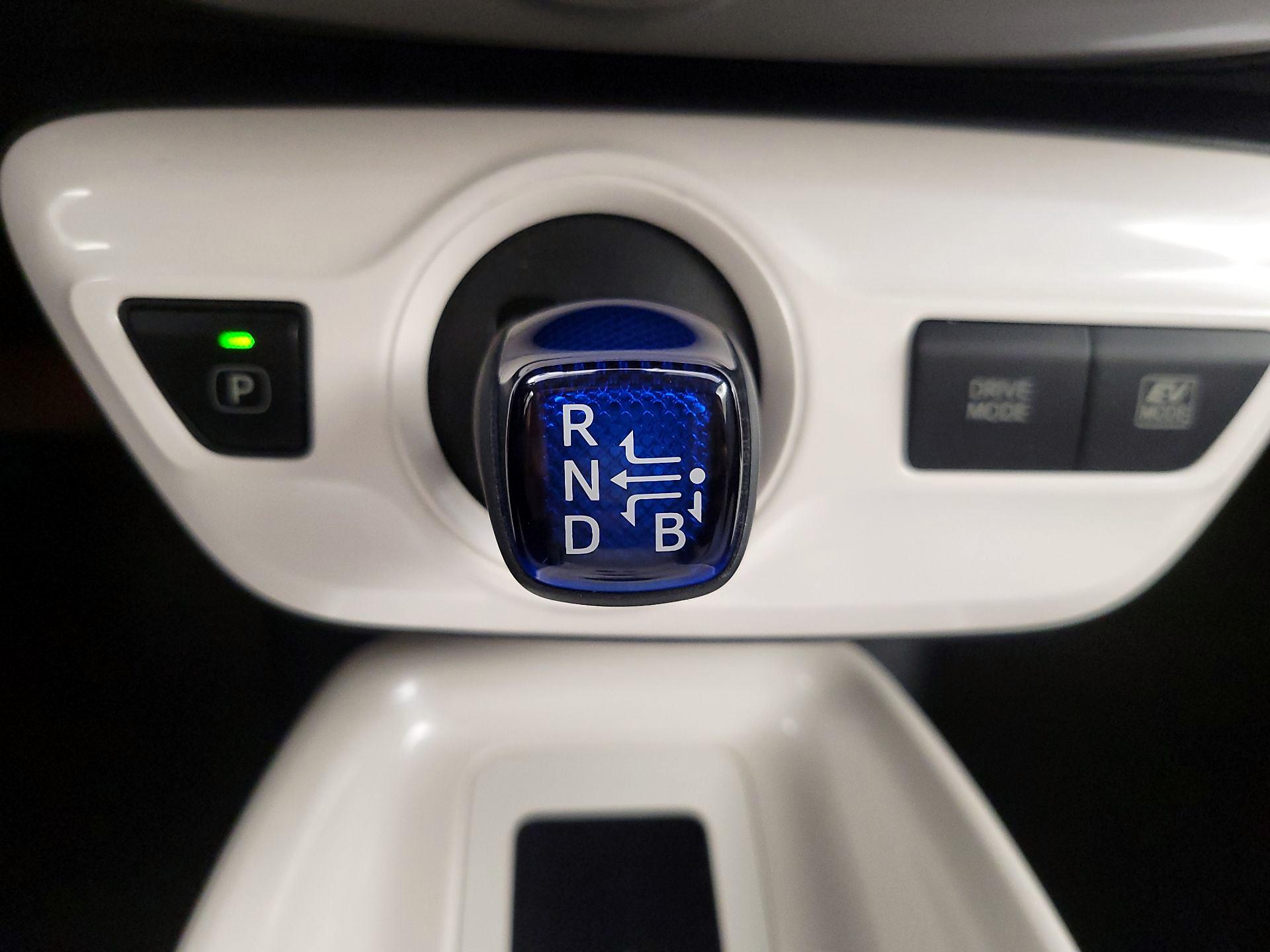 Thumbnail: 2017 Toyota Prius - 17