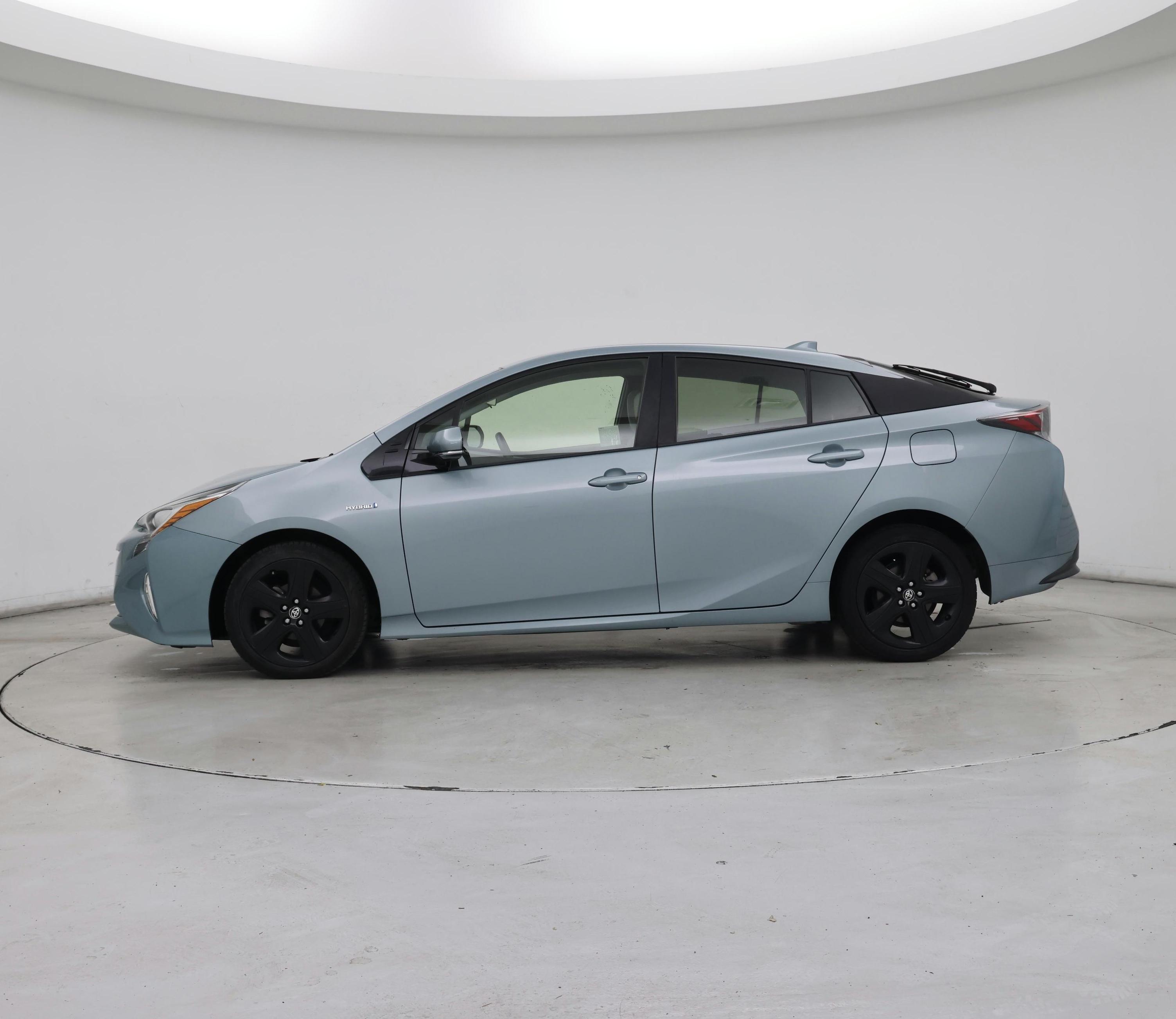 Thumbnail: 2017 Toyota Prius - 3