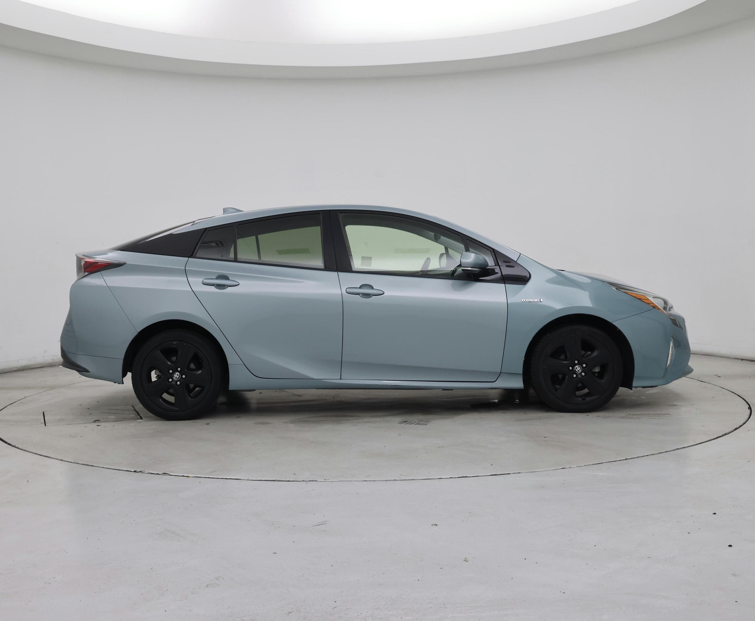 Thumbnail: 2017 Toyota Prius - 7